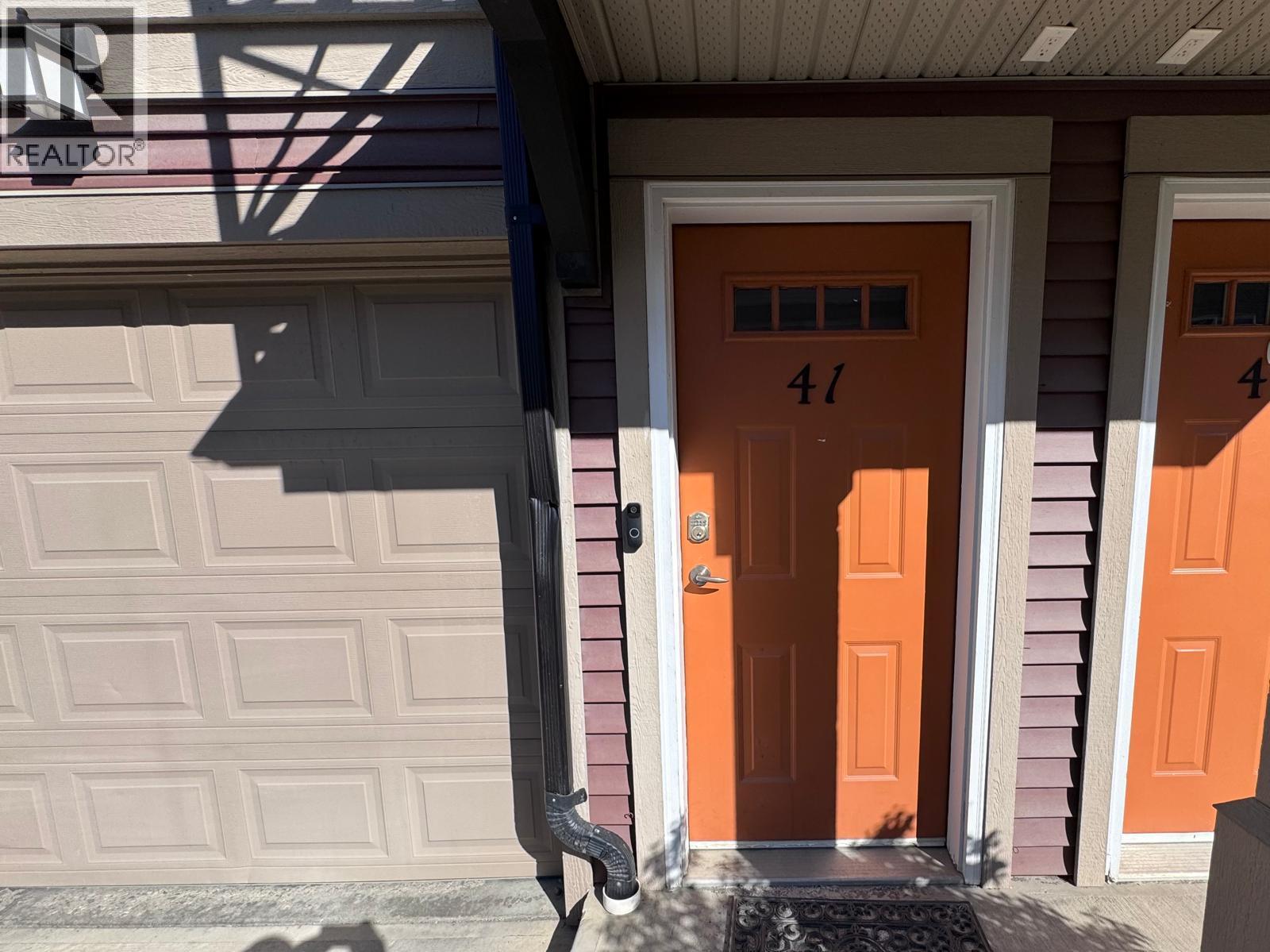 #41 1970 BRAEVIEW Place - Image 2