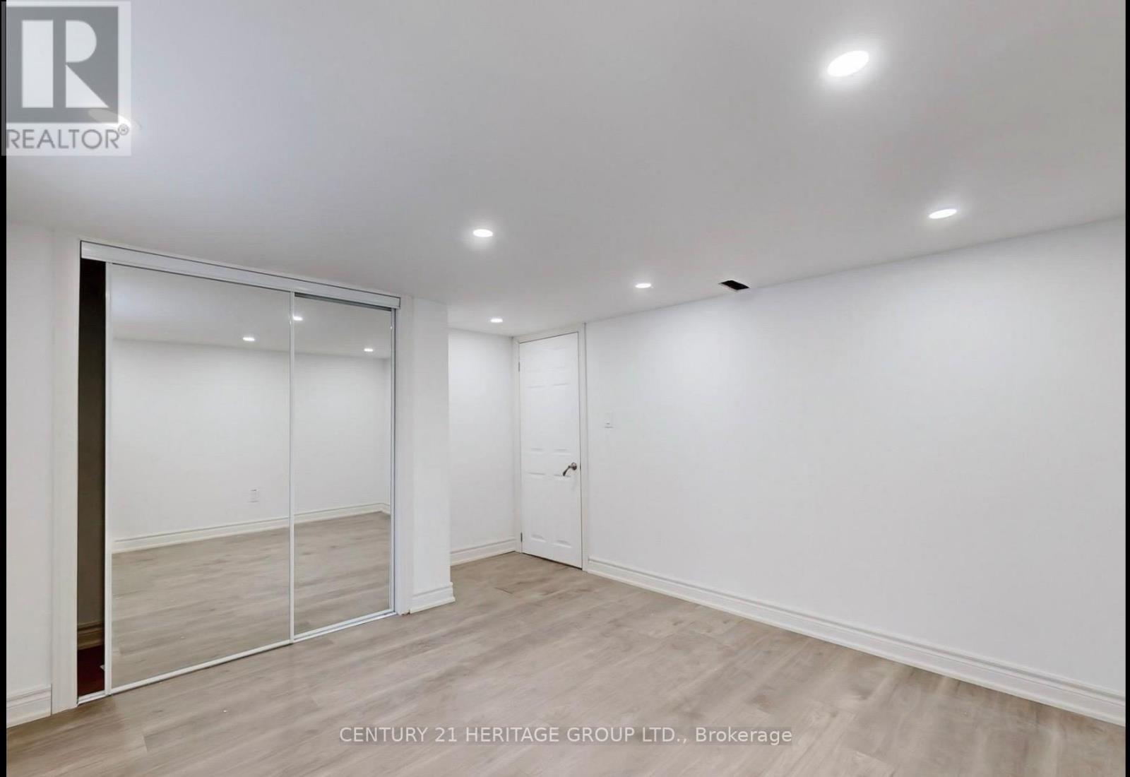 20015 BATHURST STREET - 17