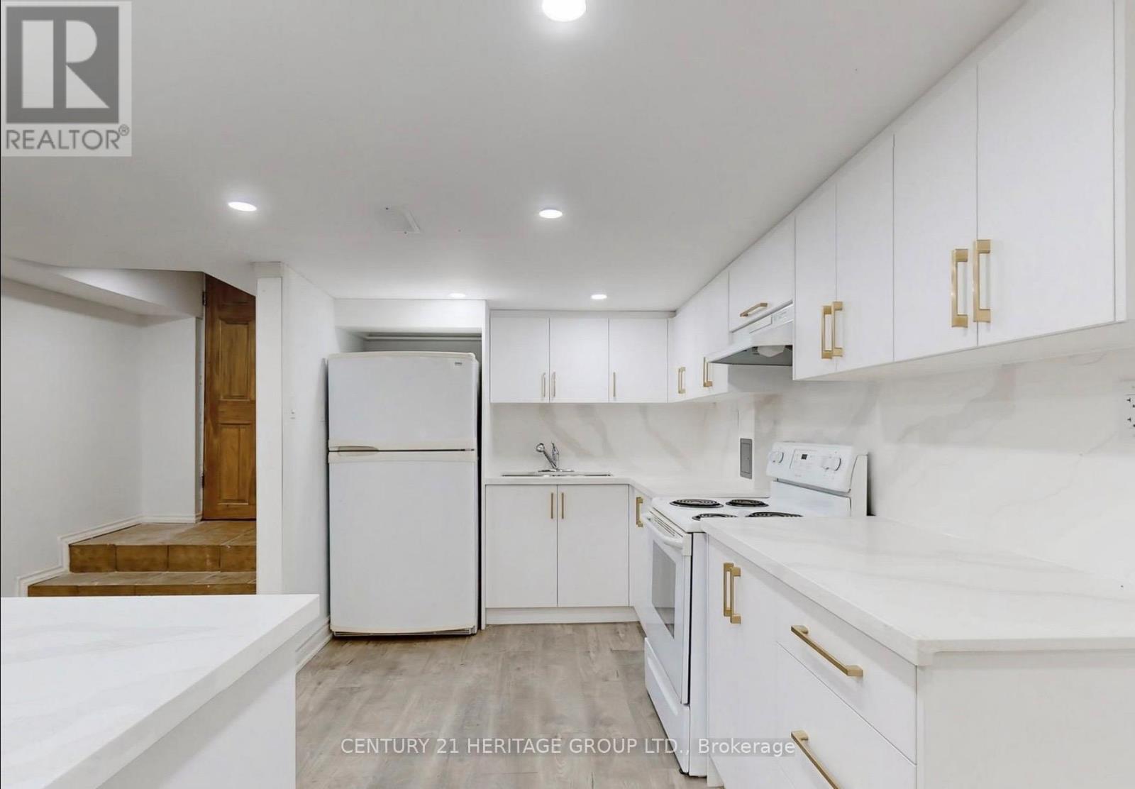 20015 BATHURST STREET - 20