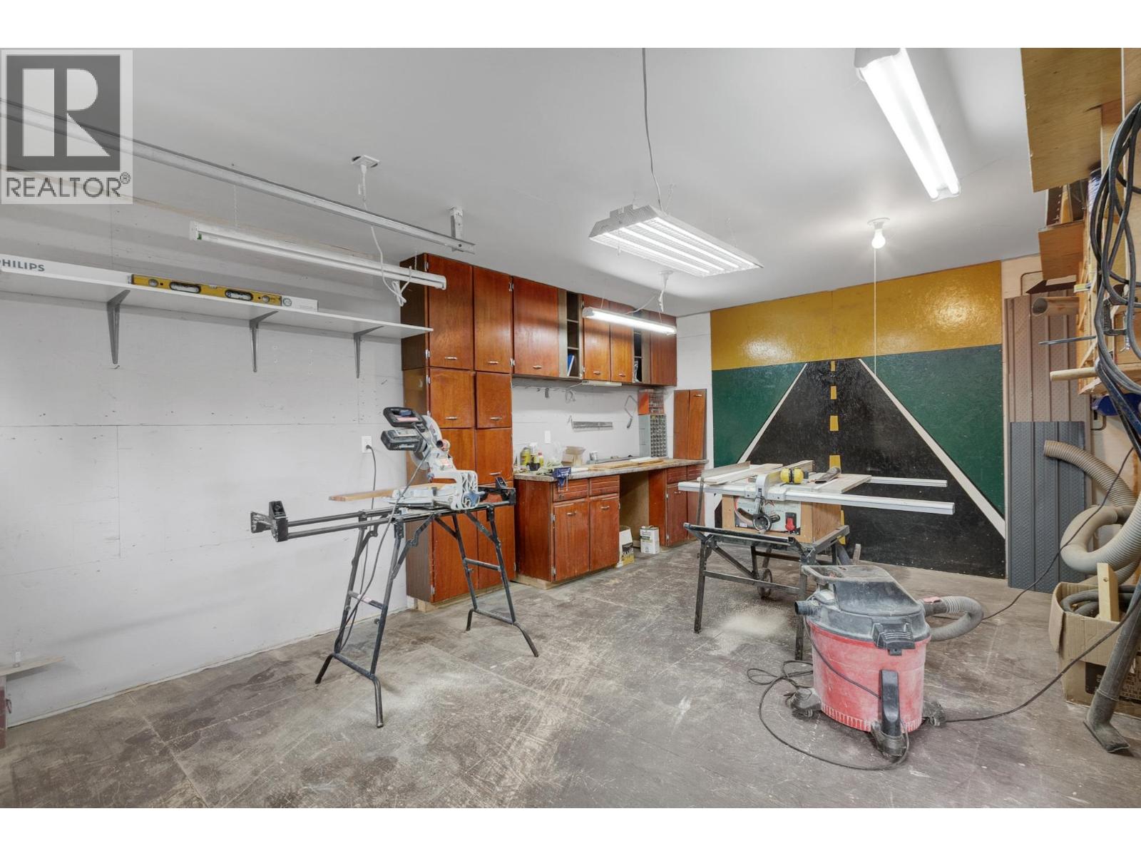 3466 SUTHERLAND ROAD - 33