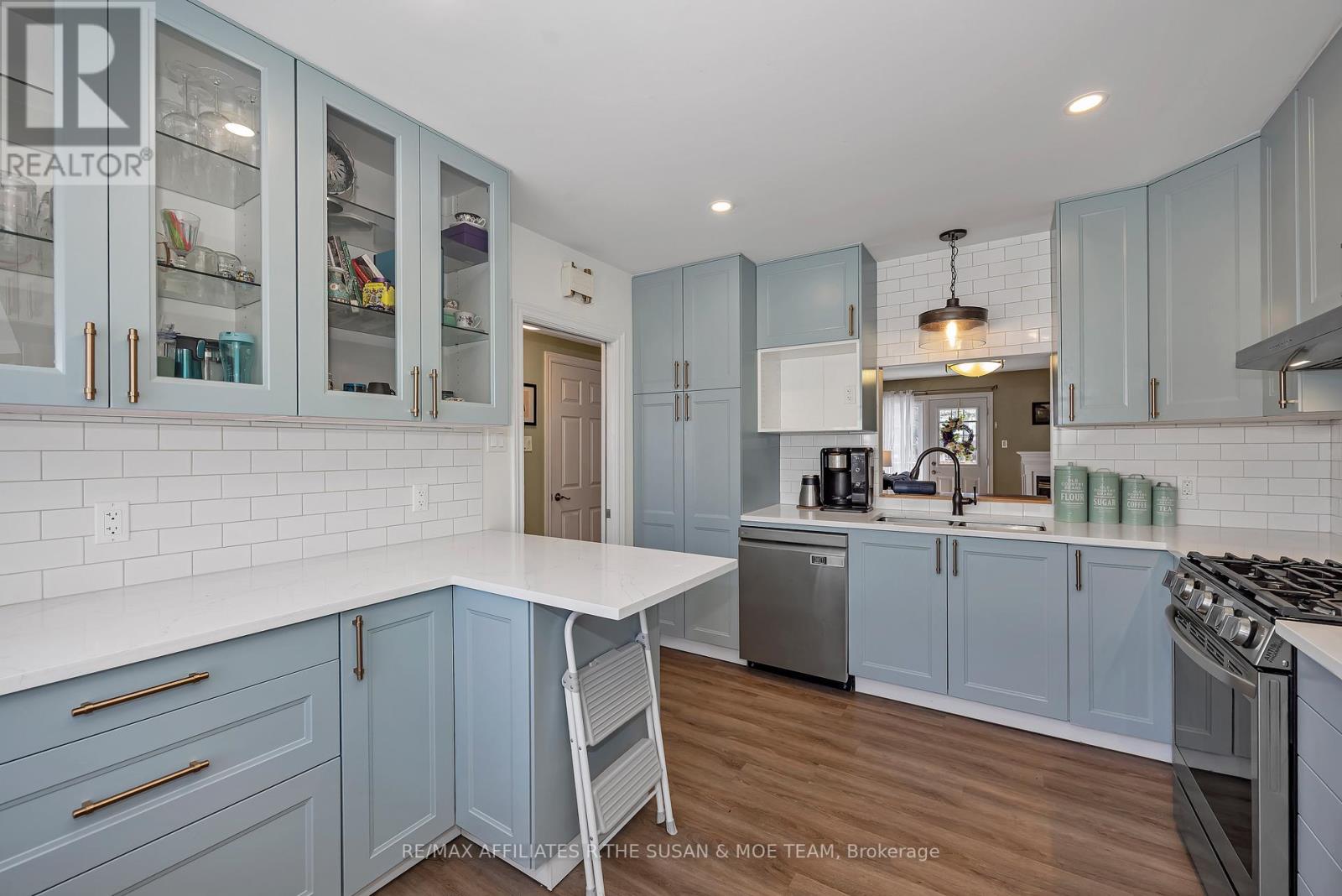 35 MONTEREY DRIVE - 10