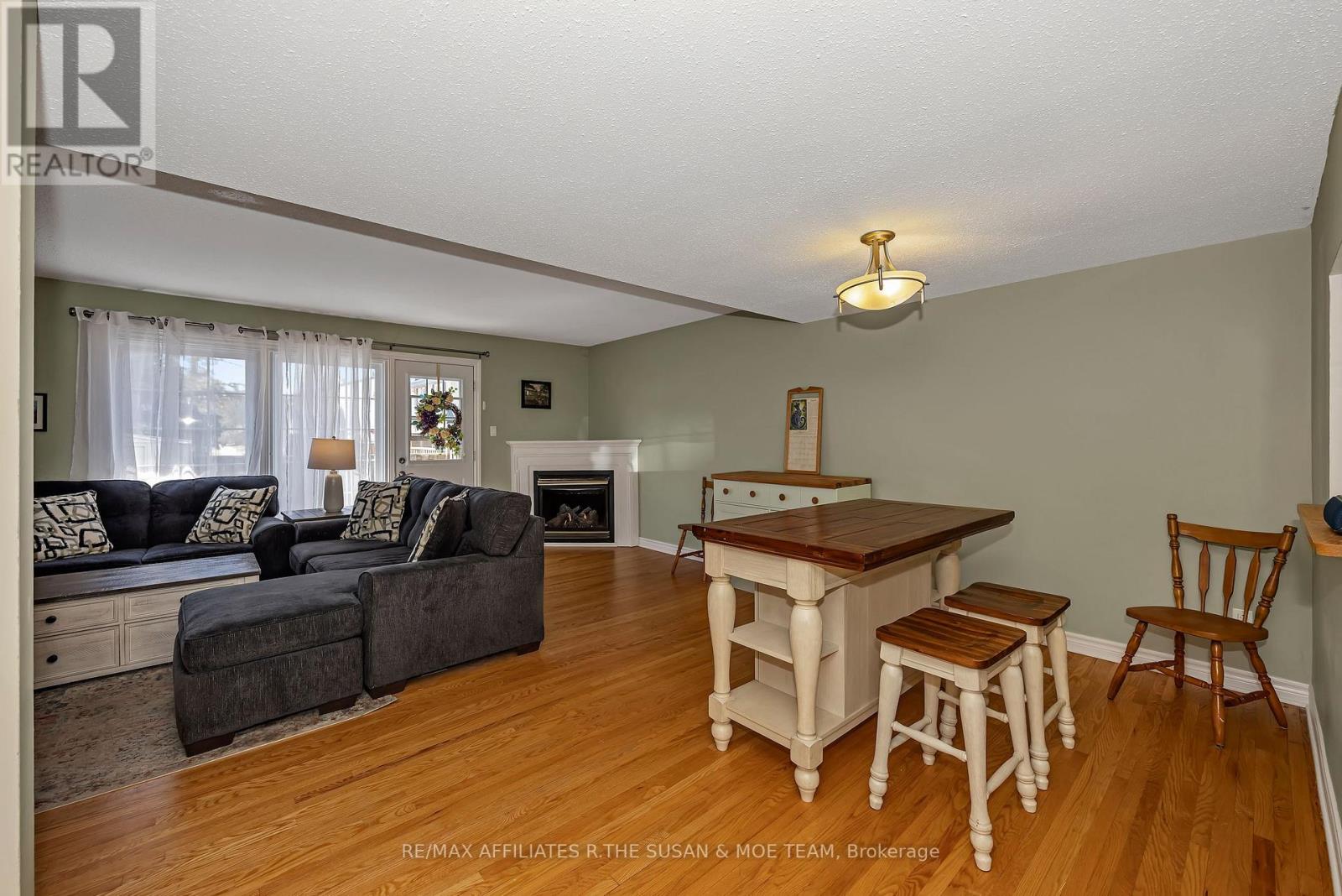 35 MONTEREY DRIVE - 12