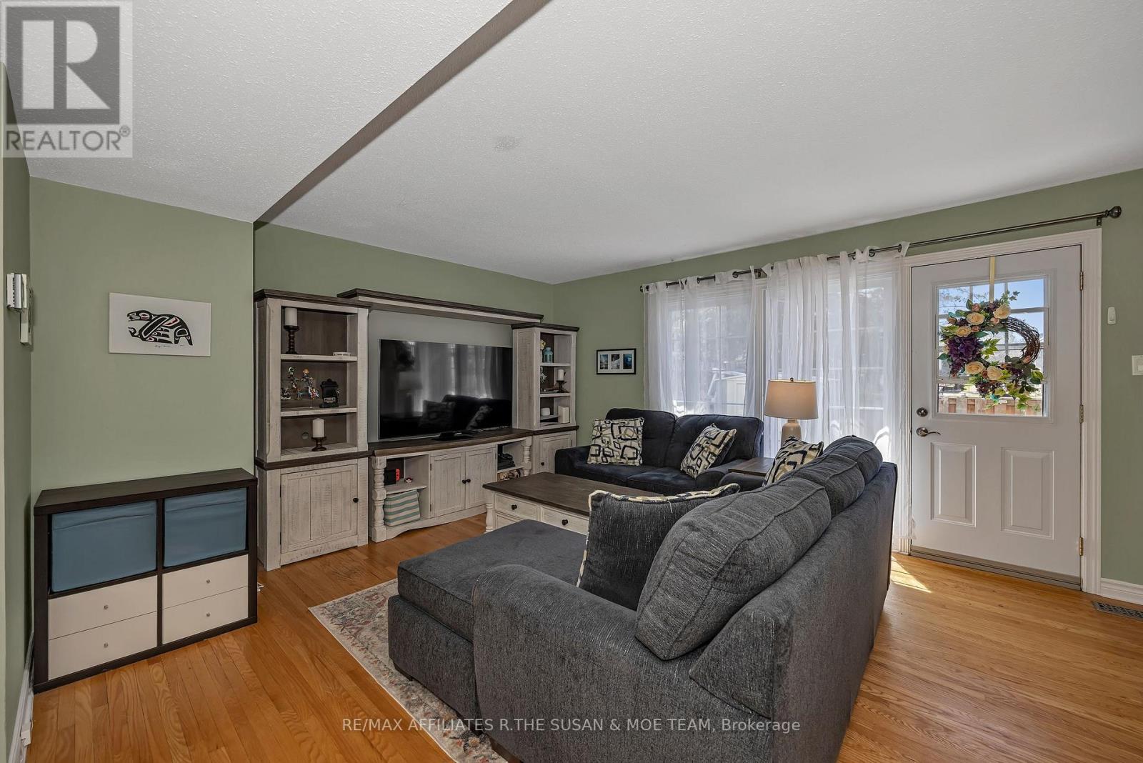 35 MONTEREY DRIVE - 15