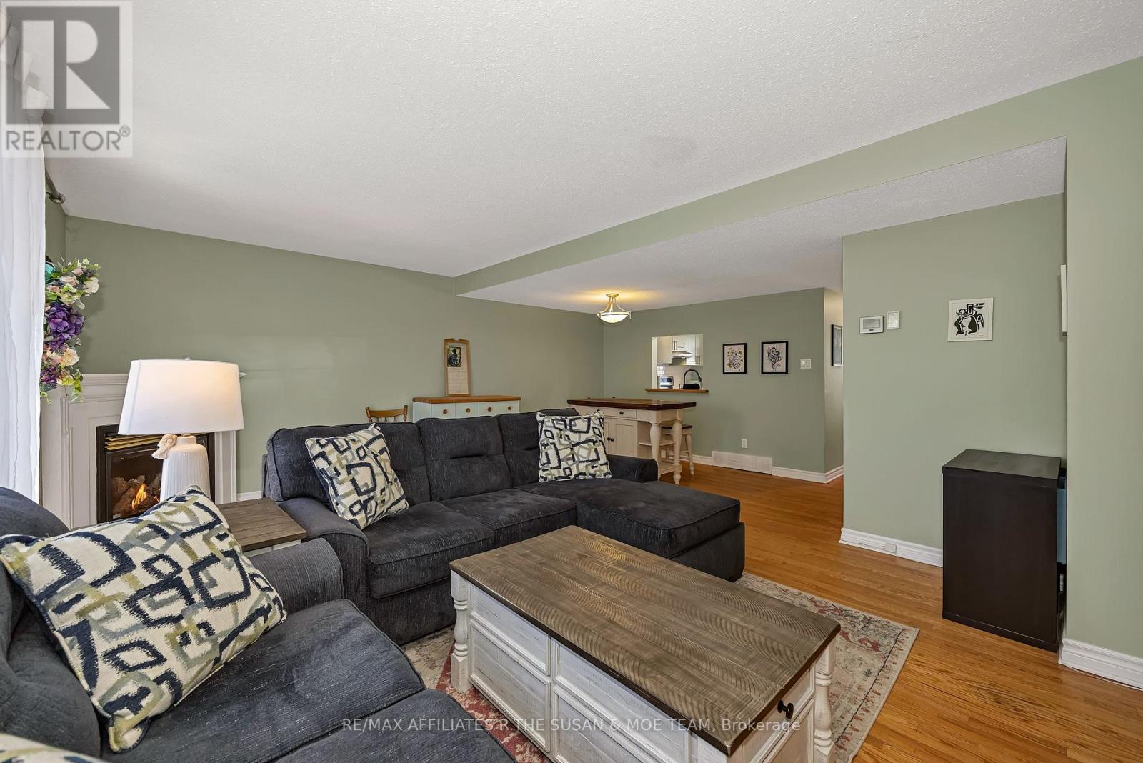 35 MONTEREY DRIVE - 16