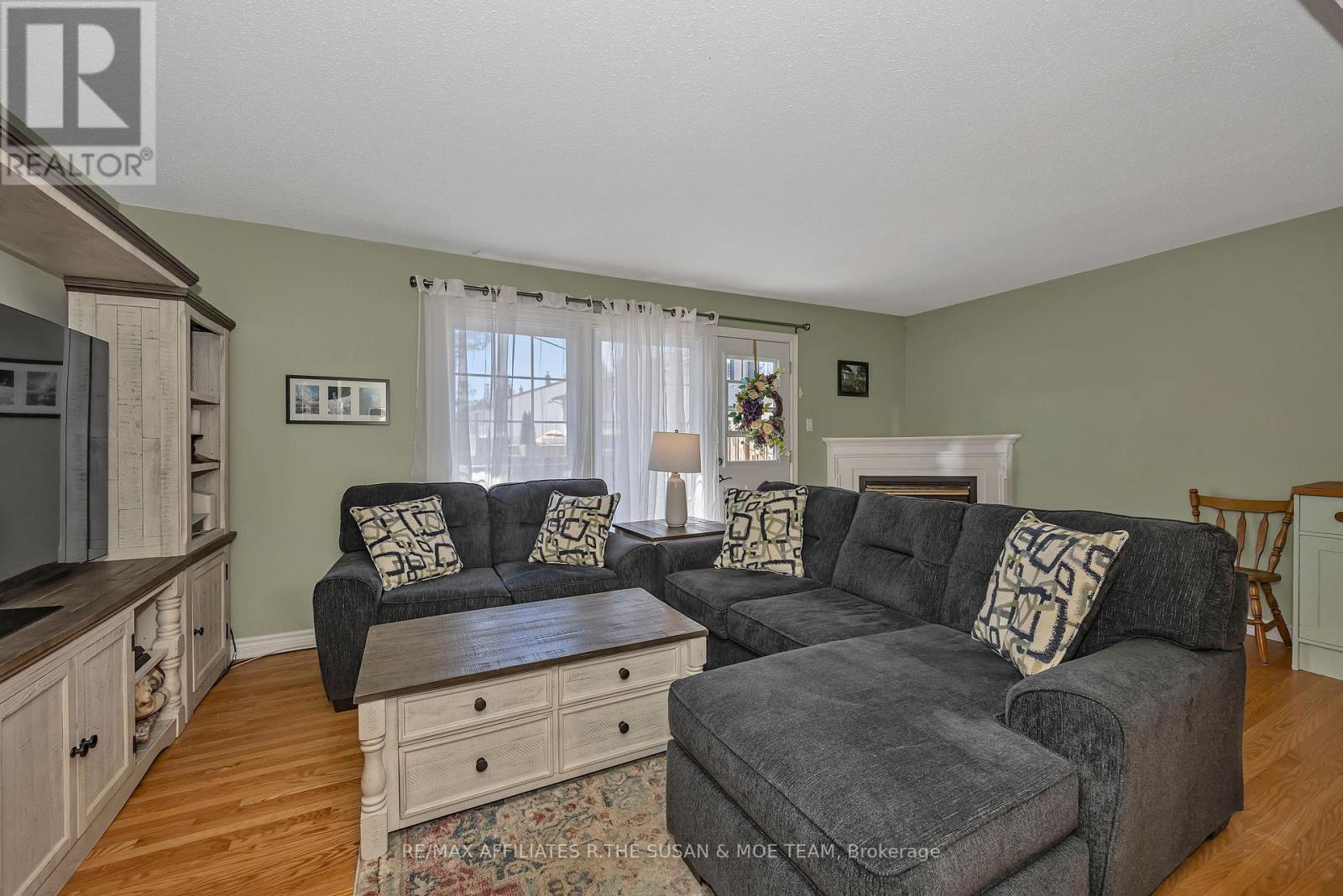 35 MONTEREY DRIVE - 17