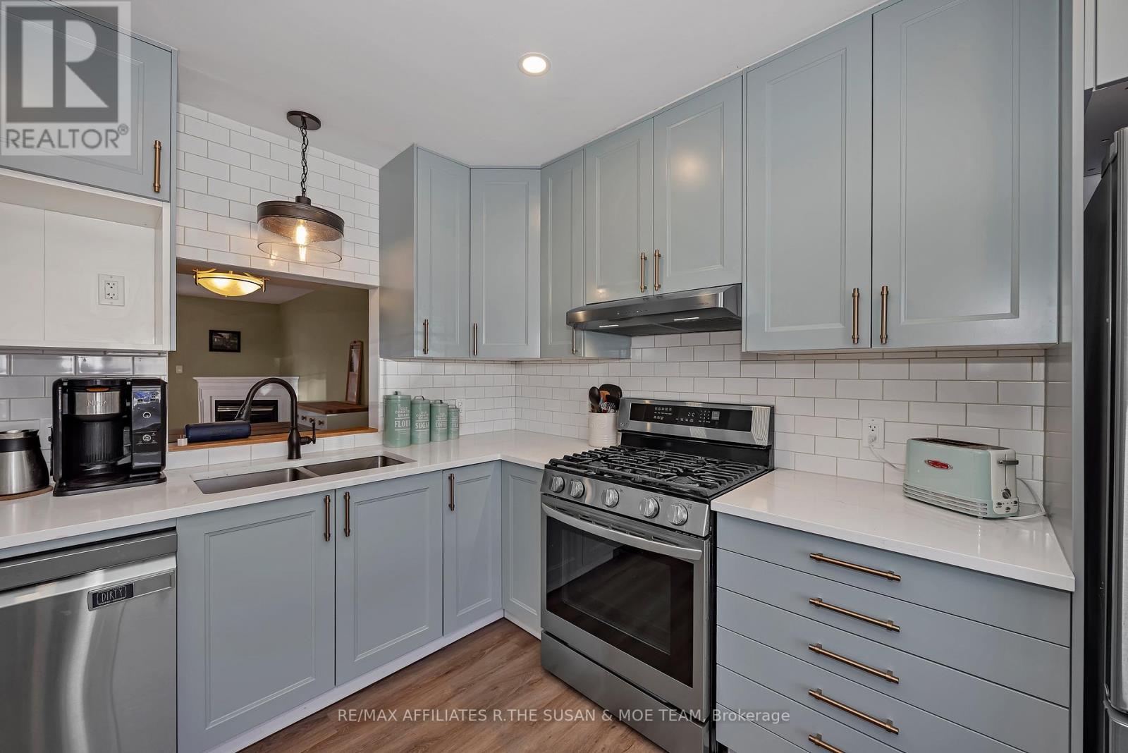 35 MONTEREY DRIVE - 8