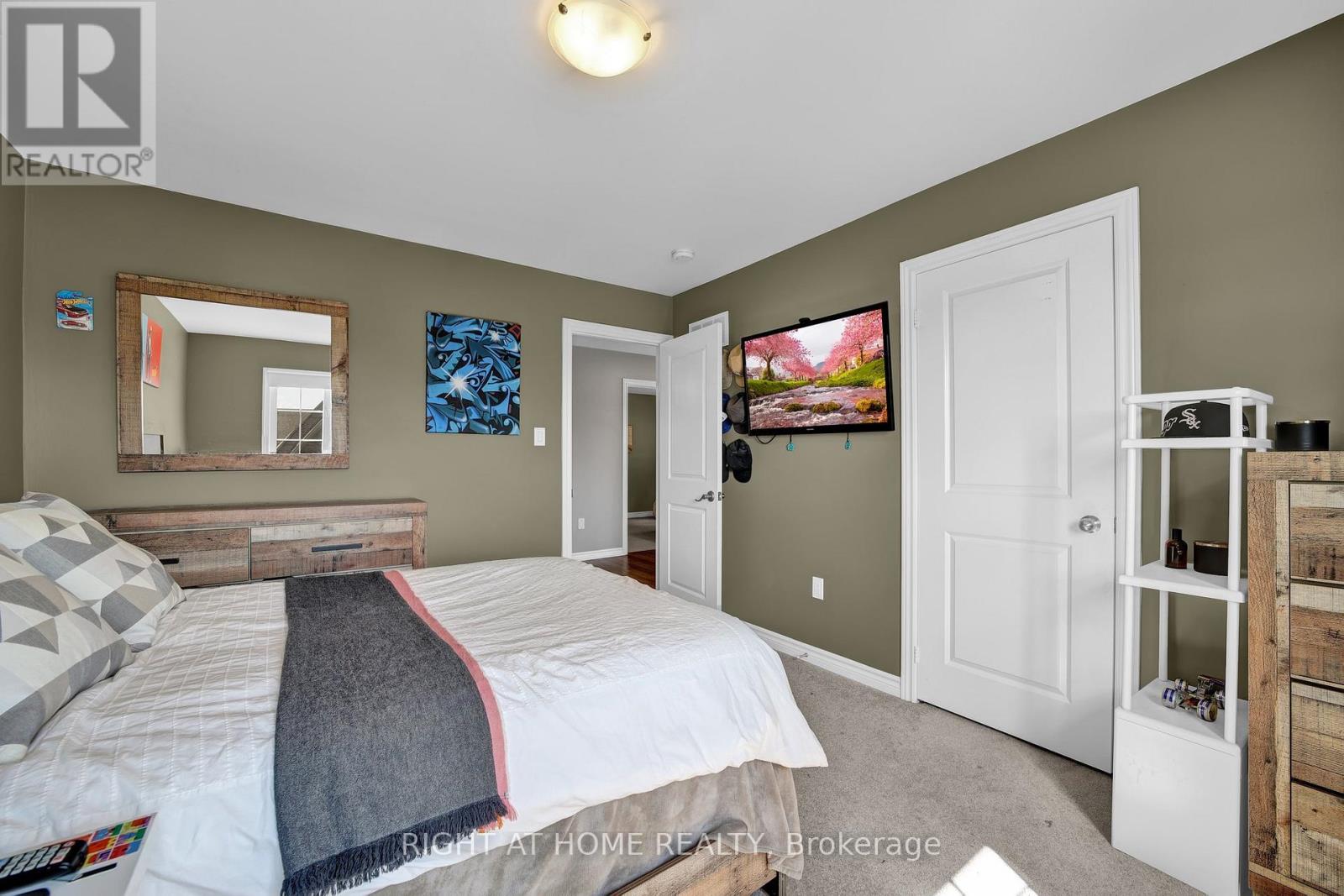 40 RIDGE GATE CRESCENT - 24