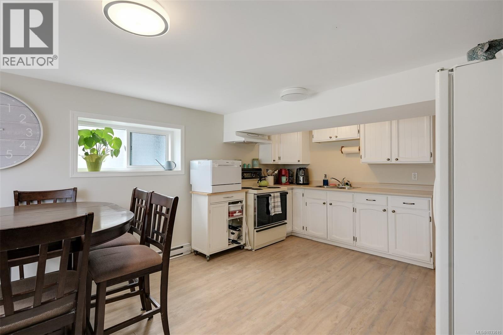  1452 Westall Avenue, Victoria