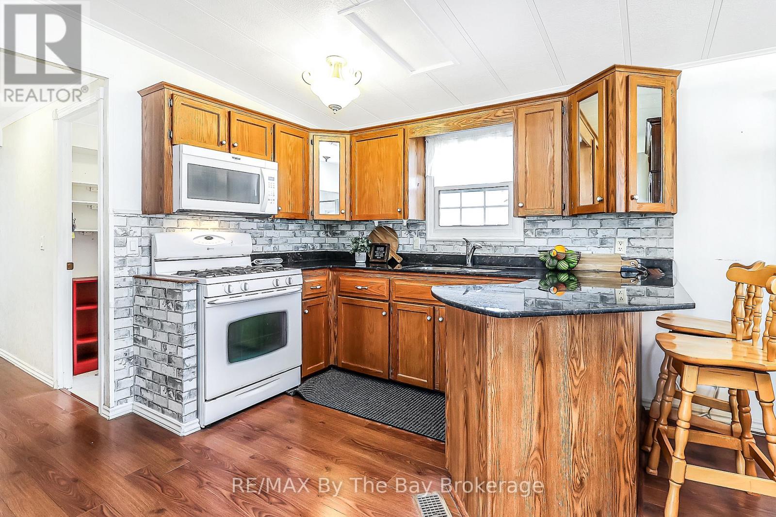 6 PACIFIC AVENUE - 6