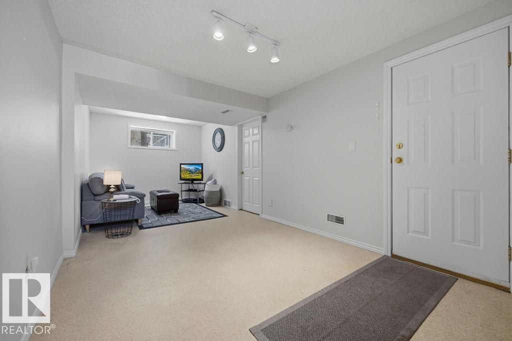 17624 96 AV NW, Edmonton