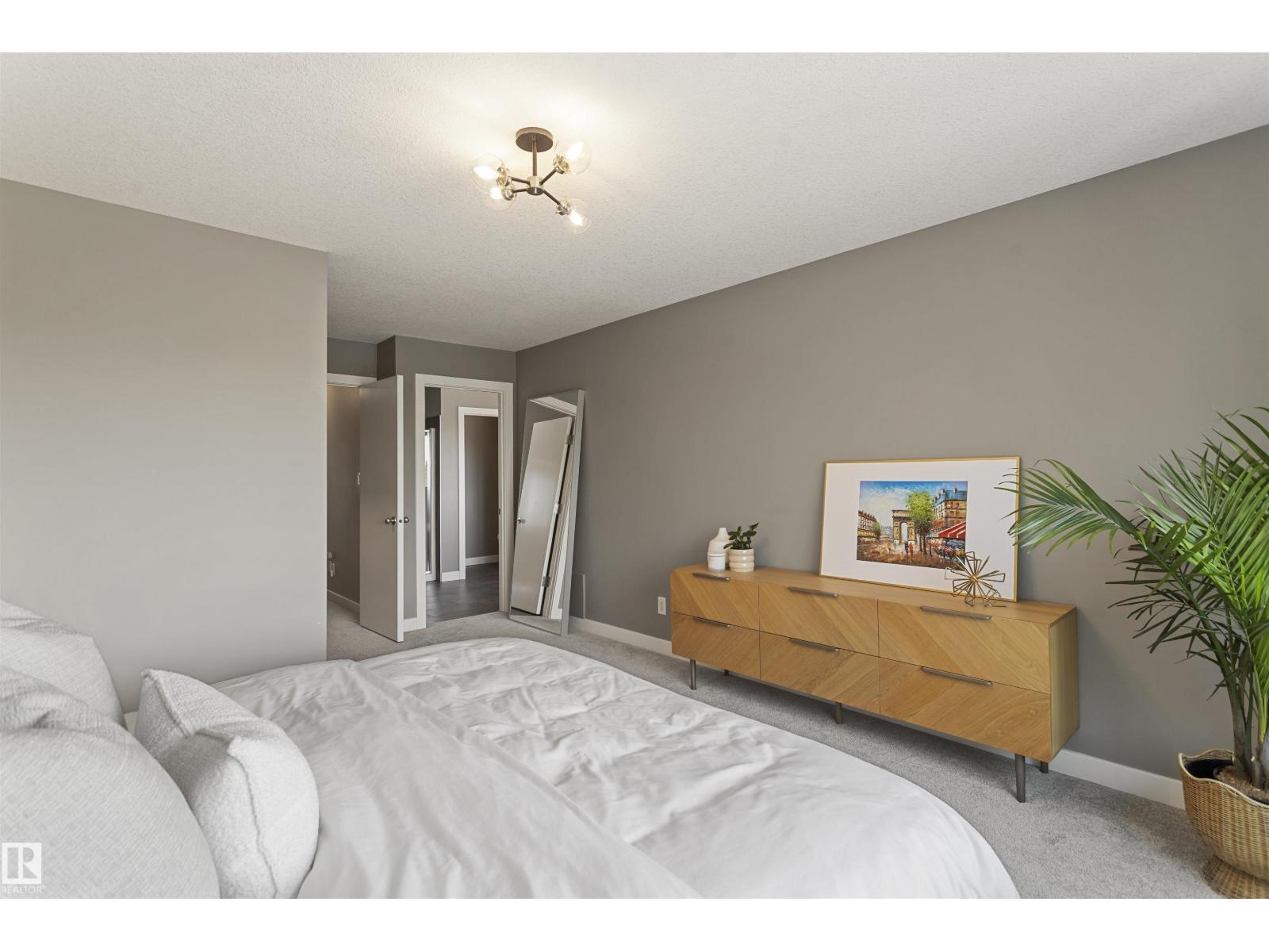 8103A 95A ST NW, Edmonton