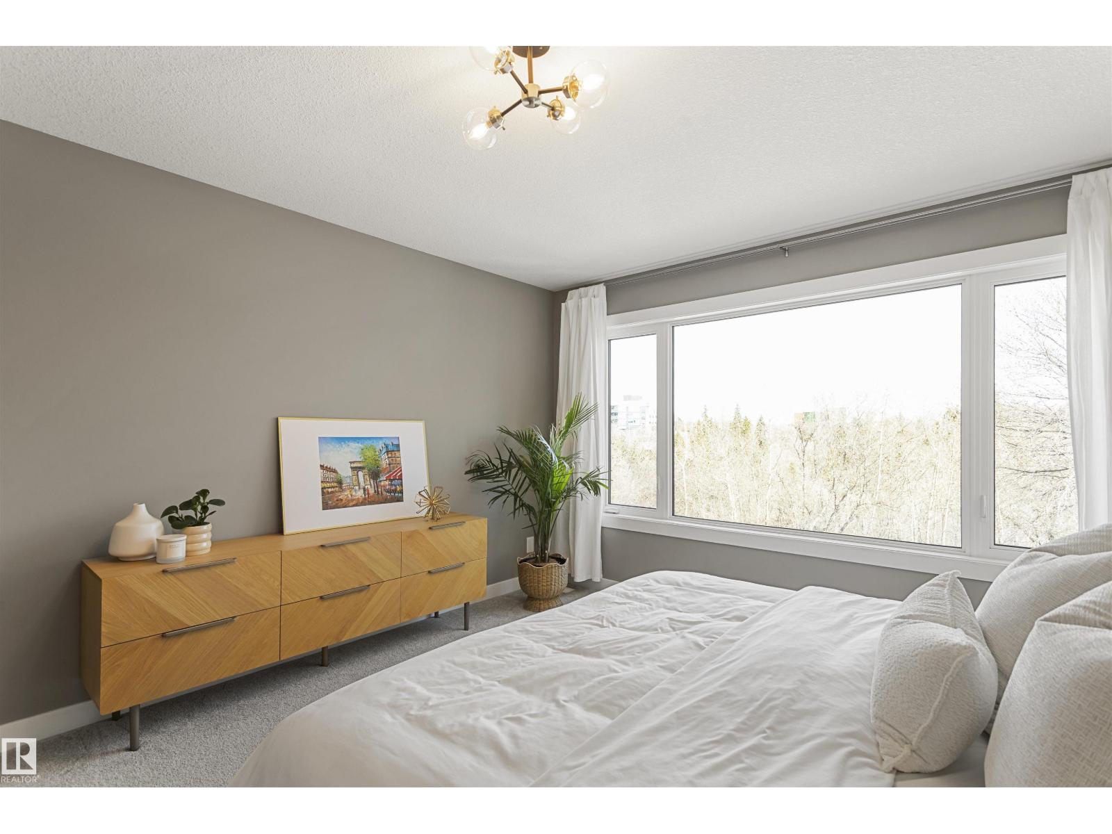 8103A 95A ST NW, Edmonton