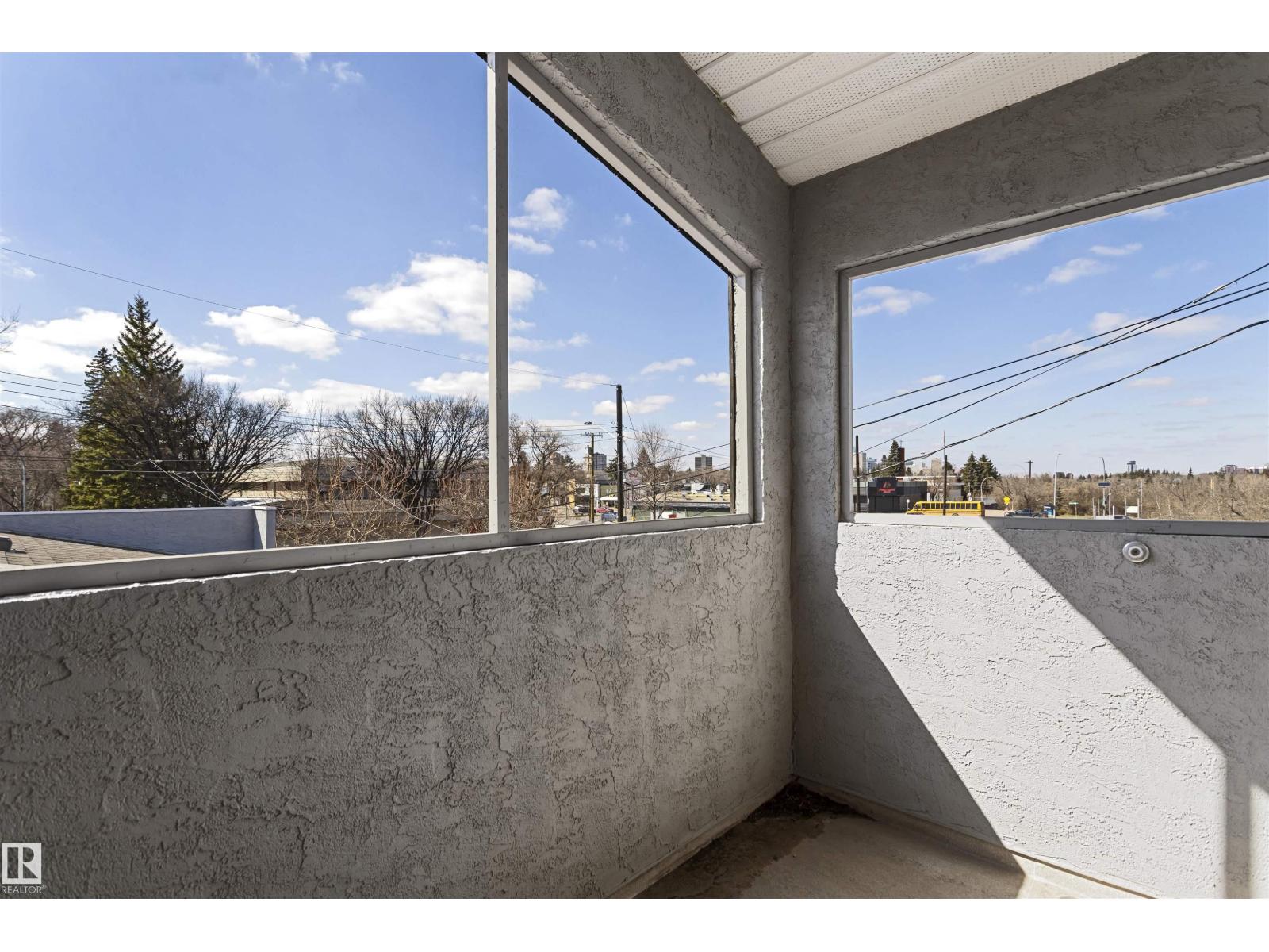 8103A 95A ST NW, Edmonton
