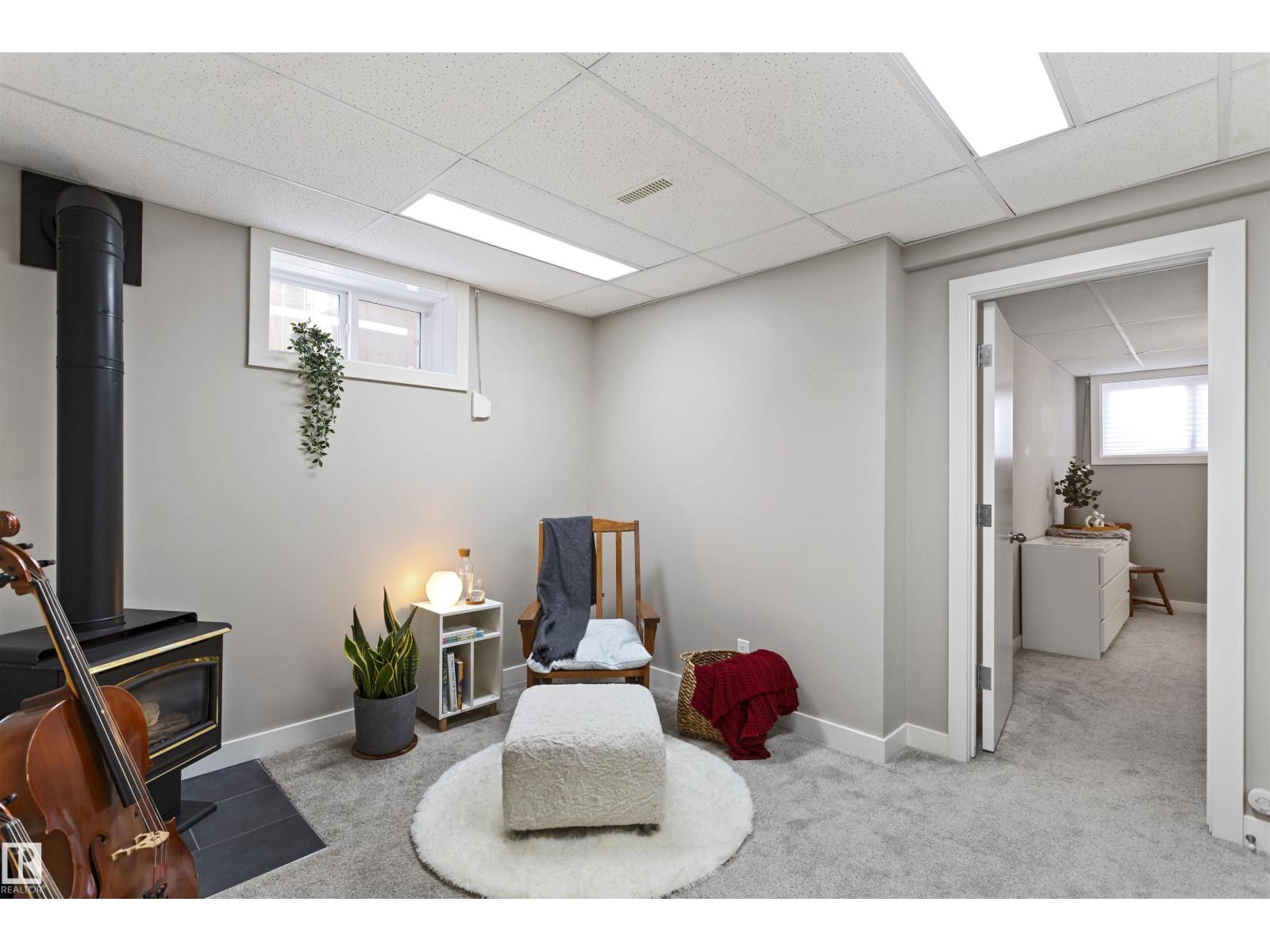 8103A 95A ST NW, Edmonton