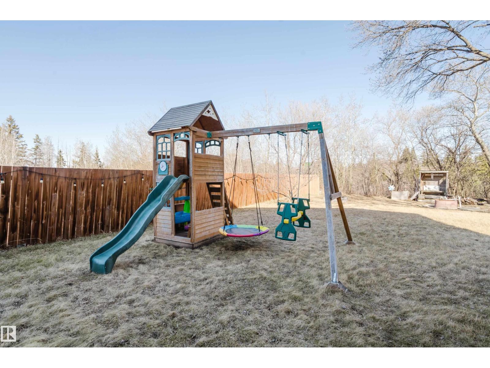 8103A 95A ST NW, Edmonton