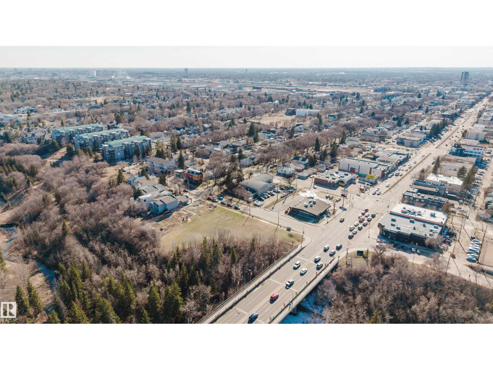 8103A 95A ST NW, Edmonton