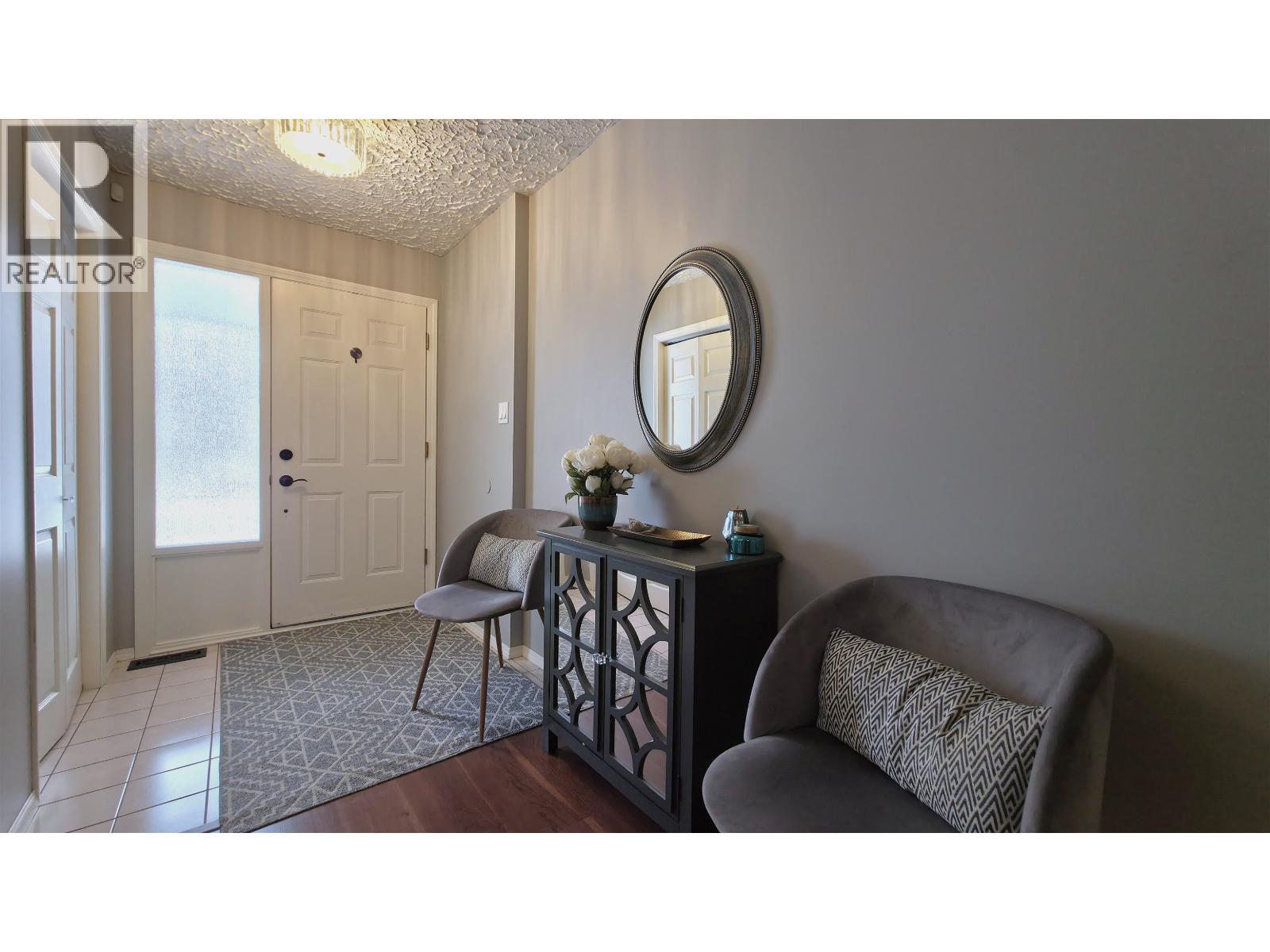 Photo 10 of 38 — 2813 MCGILL CRESCENT · Prince George, BC