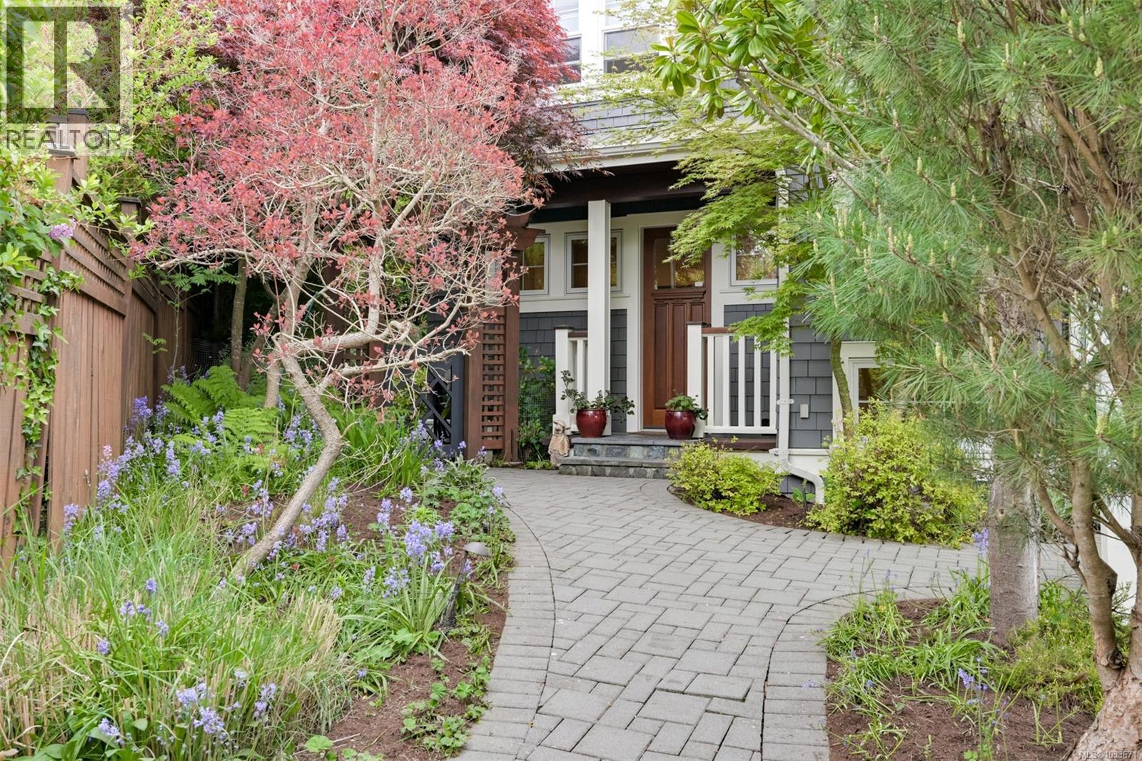 12 Briar Pl - 71