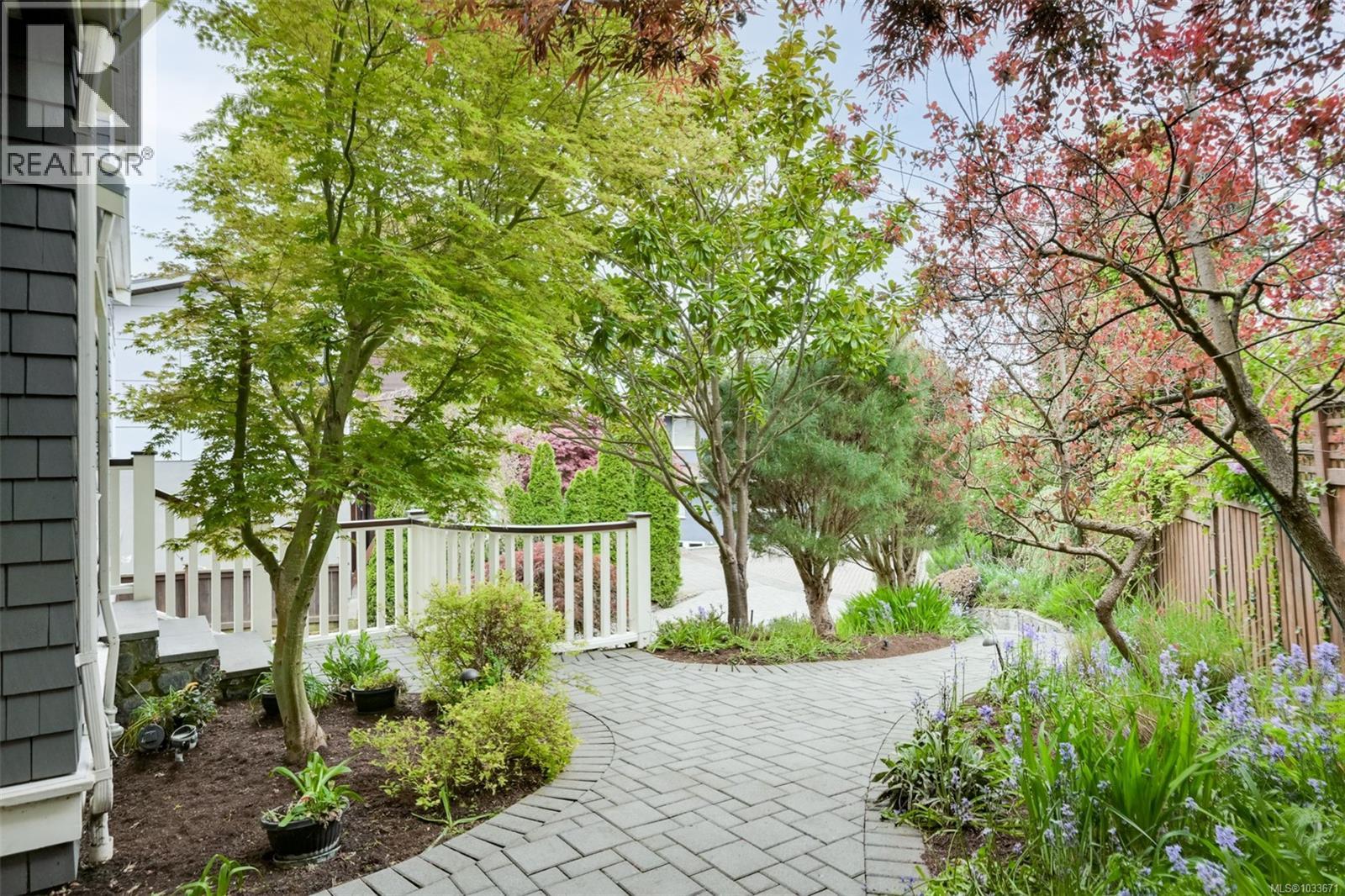  12 Briar Place, Victoria