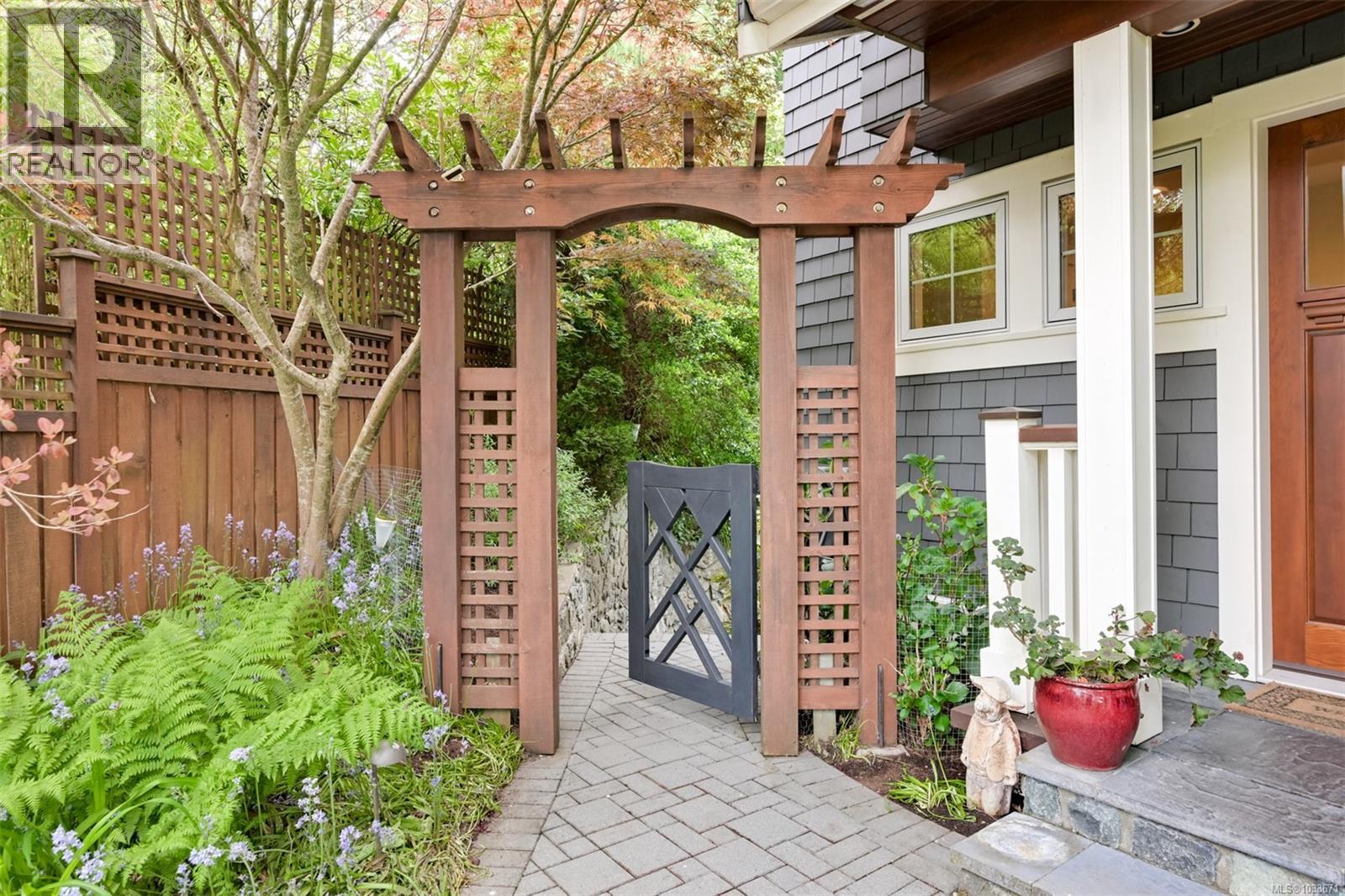  12 Briar Place, Victoria