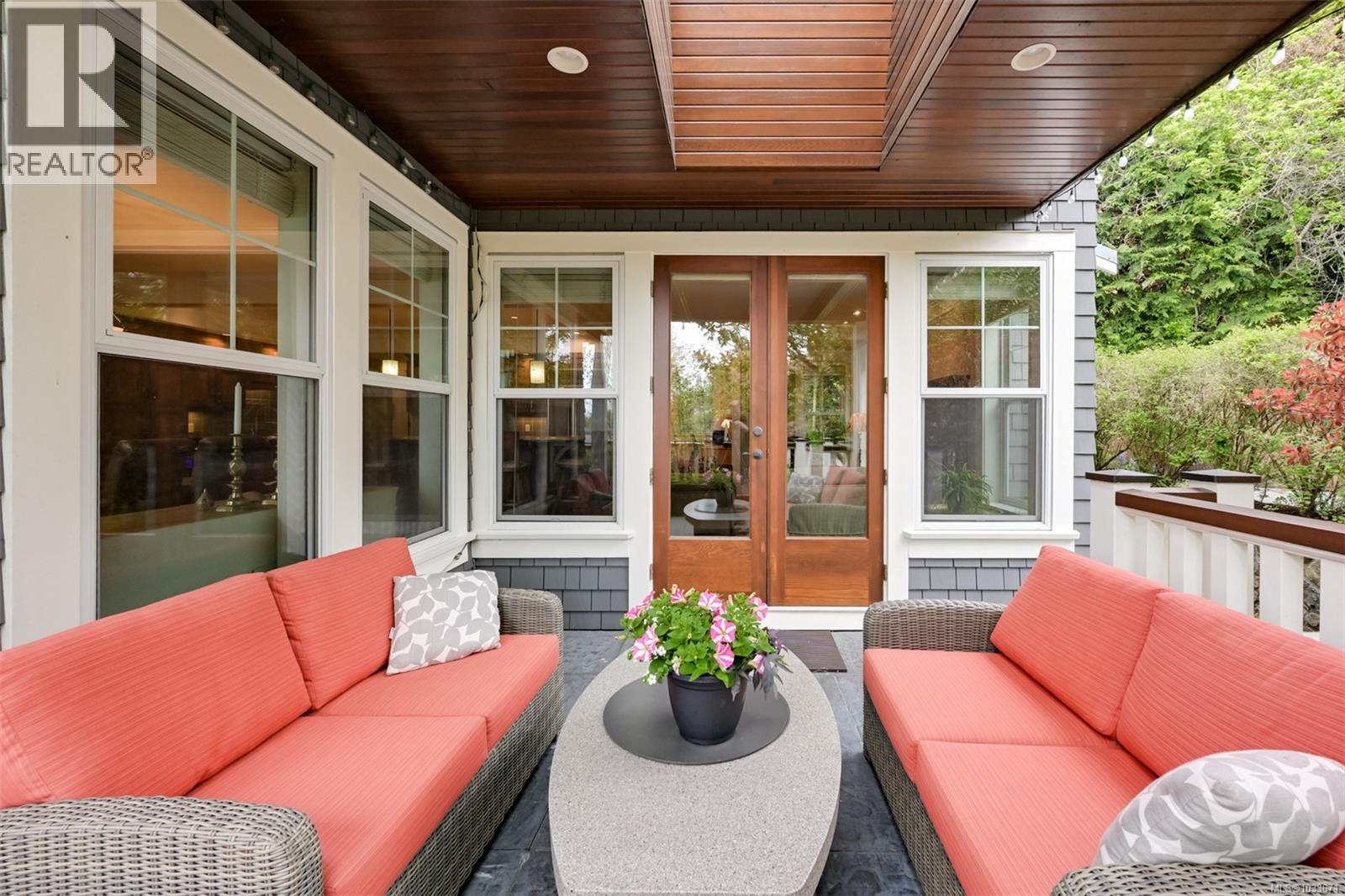  12 Briar Place, Victoria