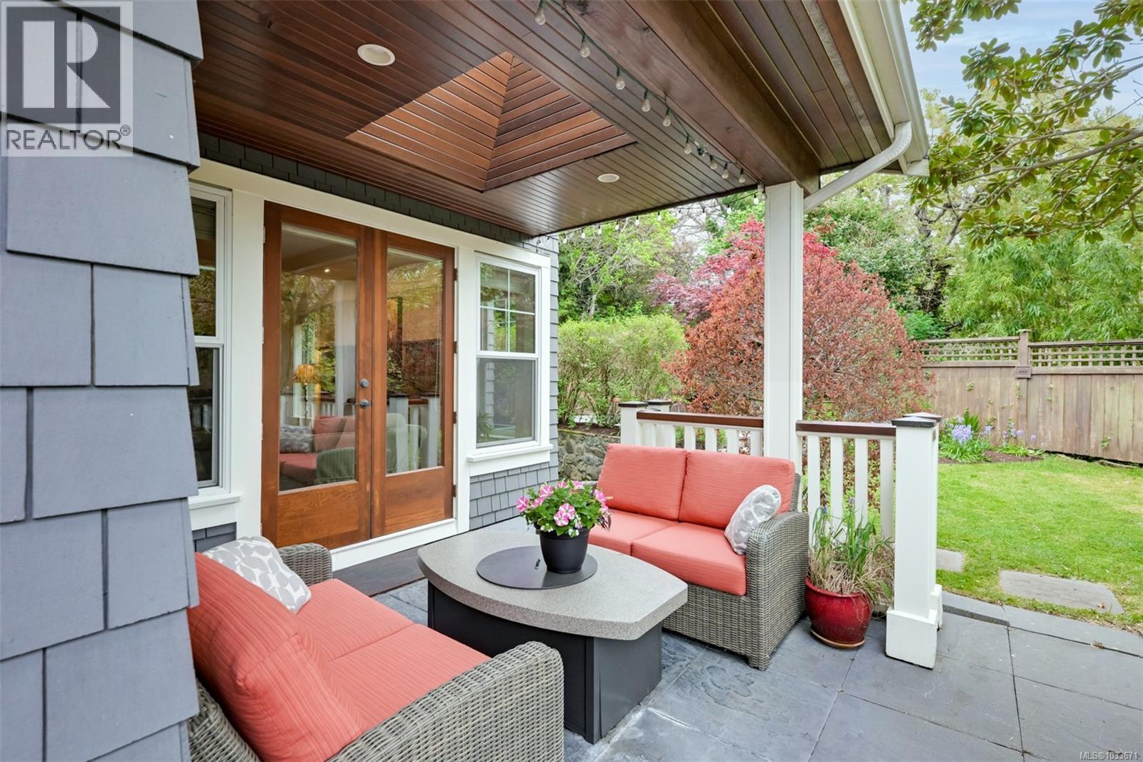  12 Briar Place, Victoria