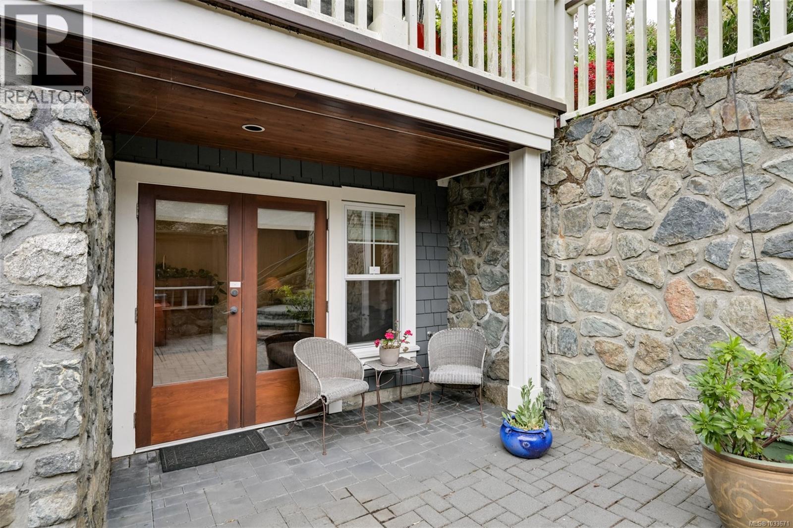  12 Briar Place, Victoria