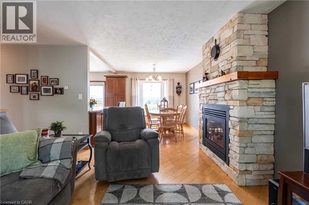29 ARMSTRONG Crescent, Grey Highlands, Ontario, N0C1H0 — Photo 6