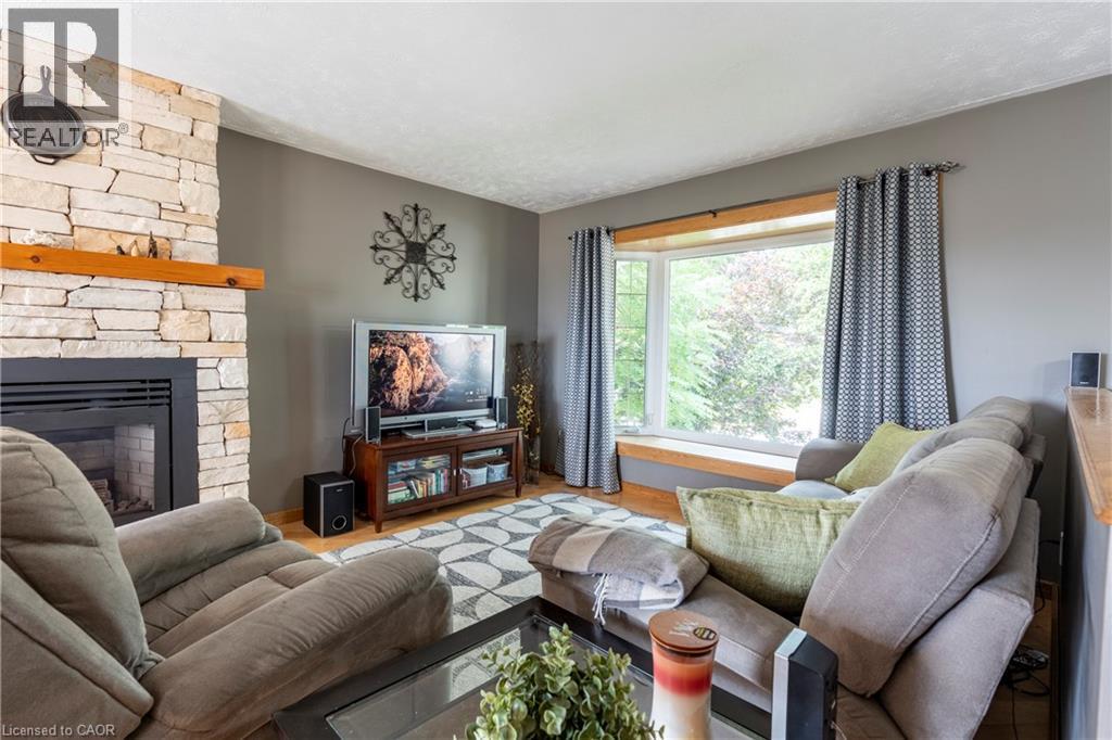 29 ARMSTRONG Crescent, Grey Highlands, Ontario, N0C1H0 — Photo 3
