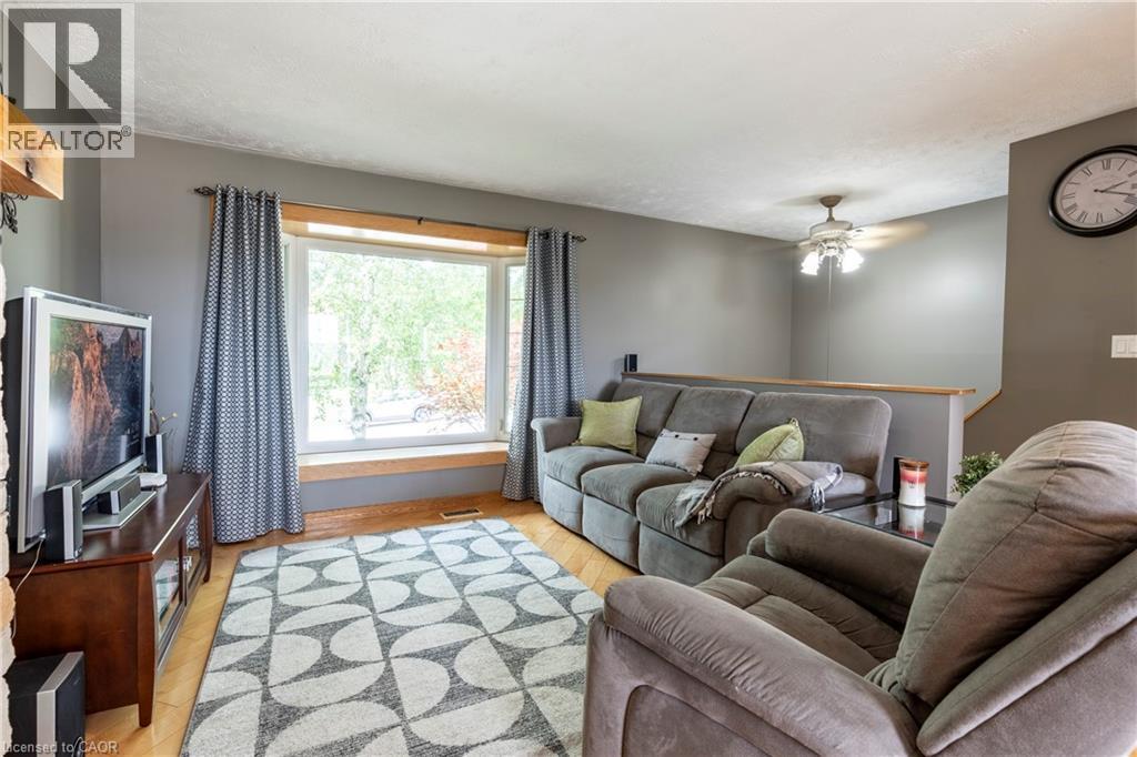 29 ARMSTRONG Crescent, Grey Highlands, Ontario, N0C1H0 — Photo 4