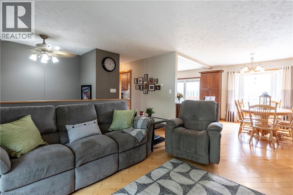 29 ARMSTRONG Crescent, Grey Highlands, Ontario, N0C1H0 — Photo 5