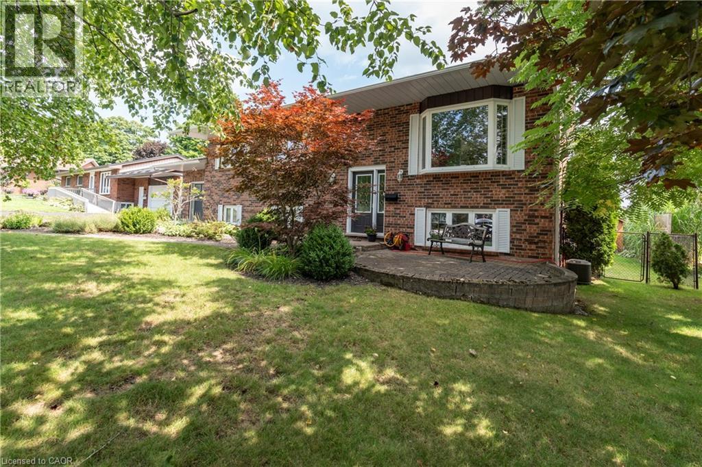 29 ARMSTRONG Crescent, Grey Highlands, Ontario, N0C1H0 — Photo 2
