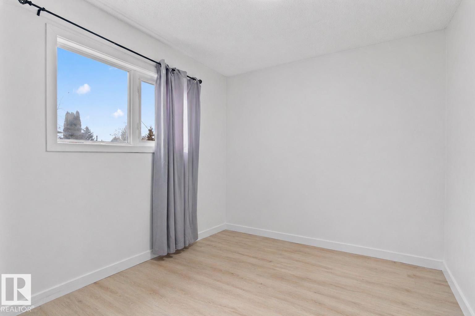 1566 lakewood road W NW, Edmonton