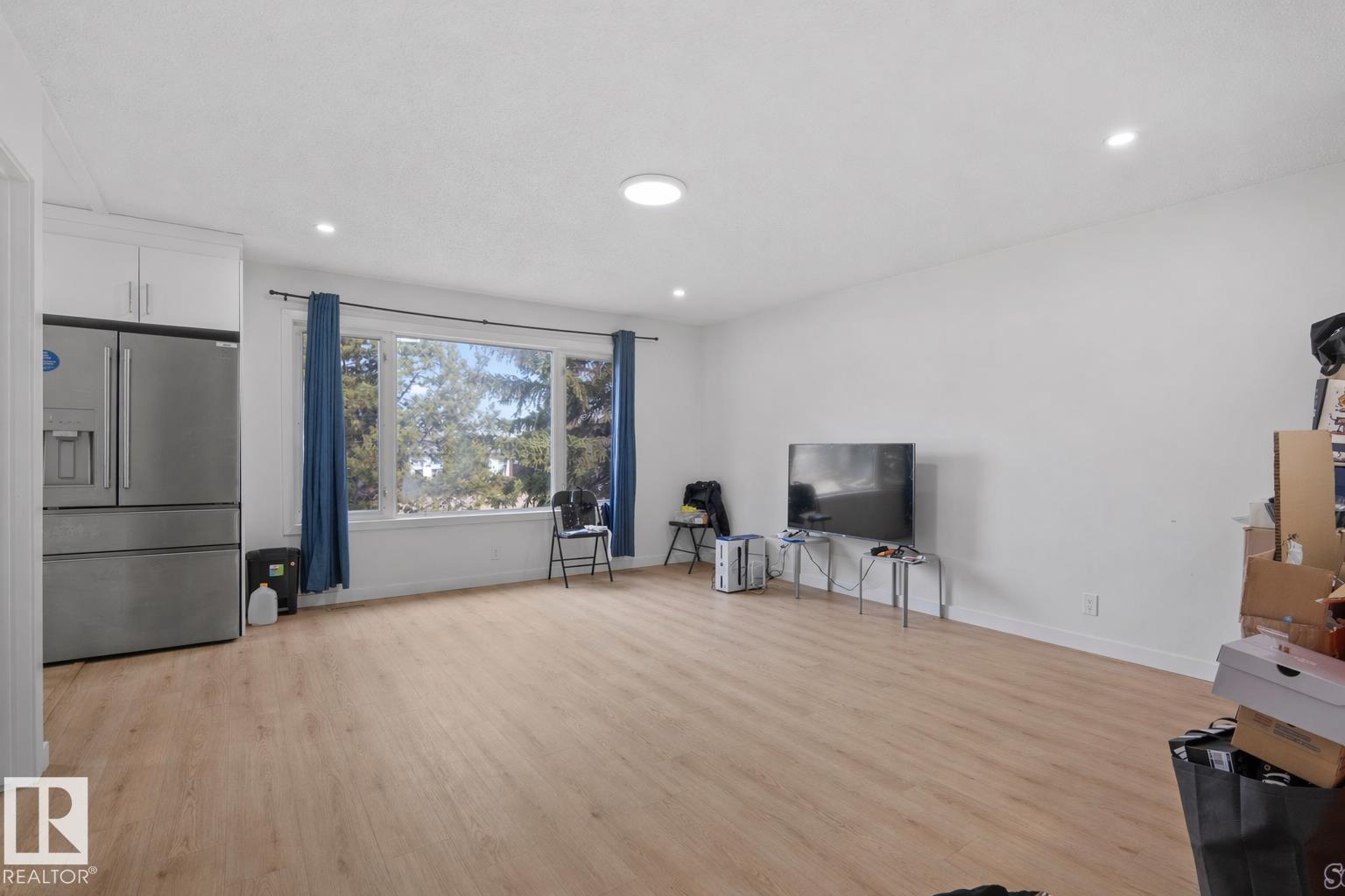 1566 lakewood road W NW, Edmonton