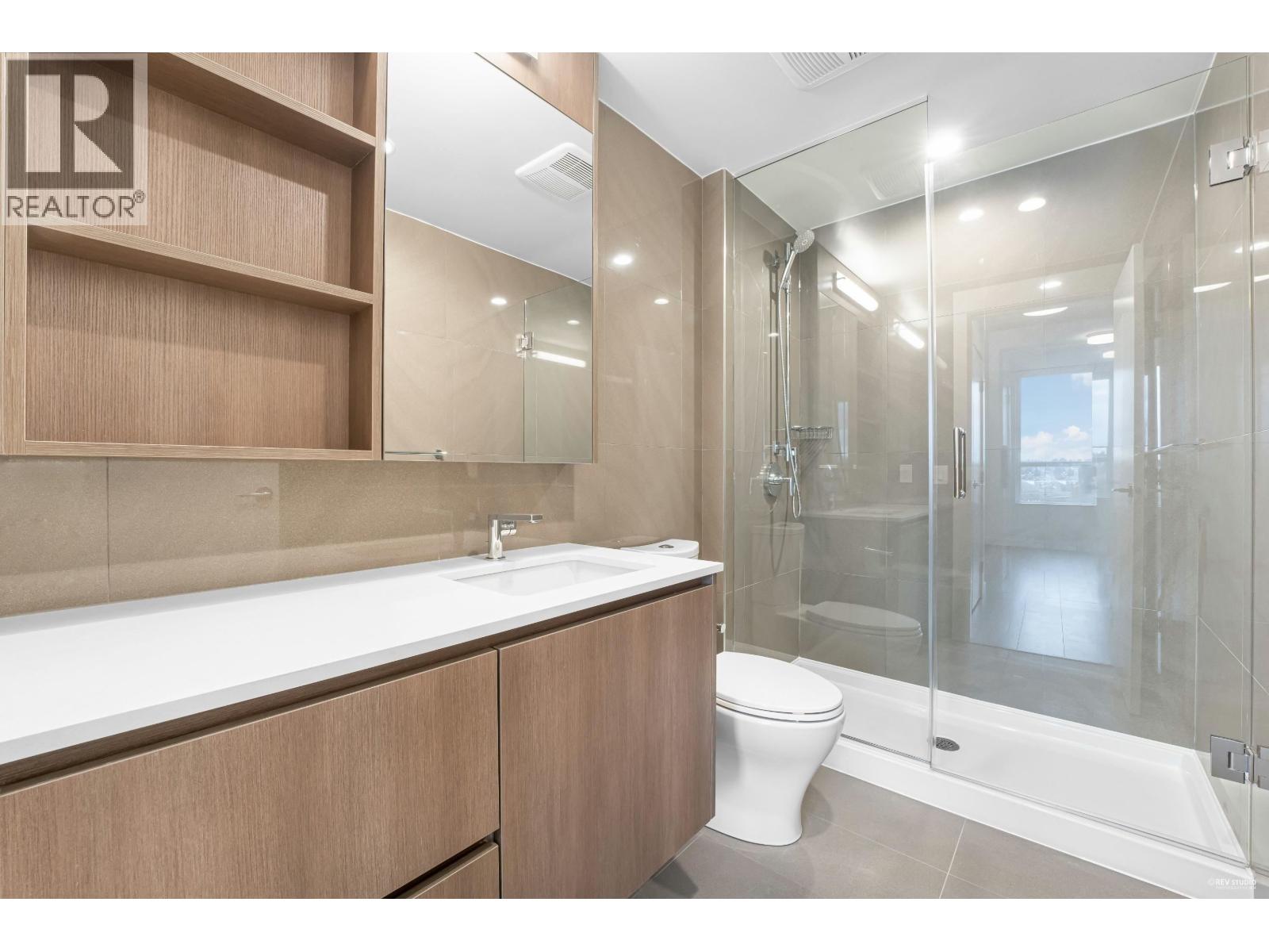 205 618 CARNARVON, New Westminster