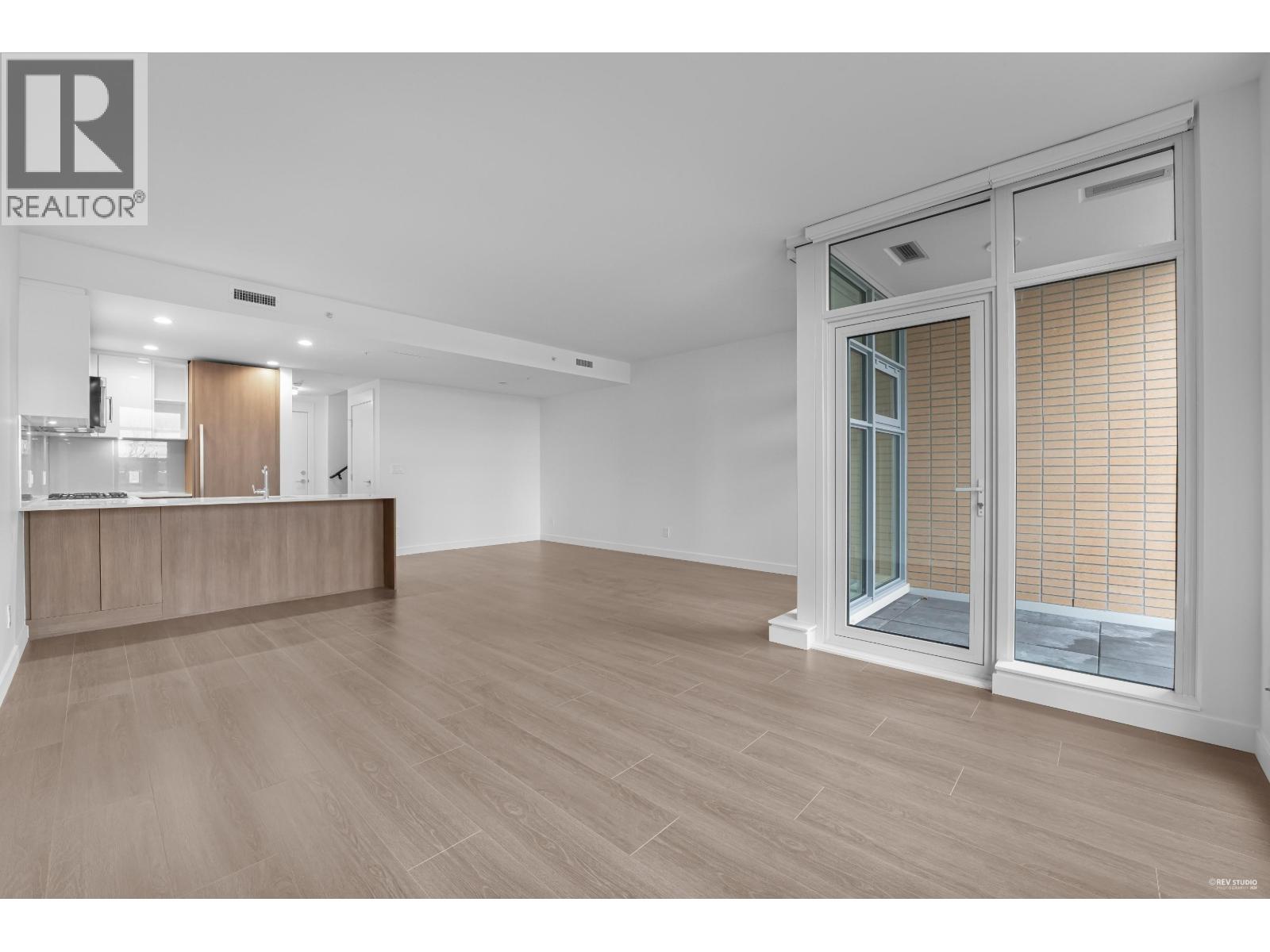 205 618 CARNARVON, New Westminster