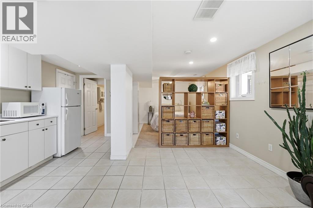 20 PEEL Street S - 10