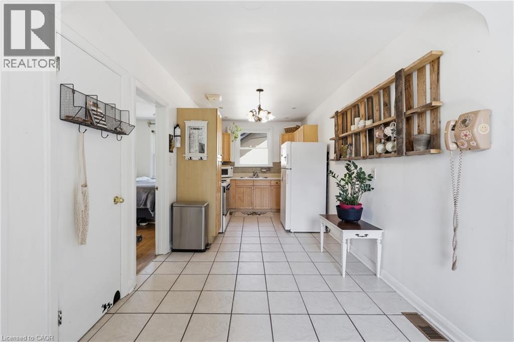 20 PEEL Street S - 24