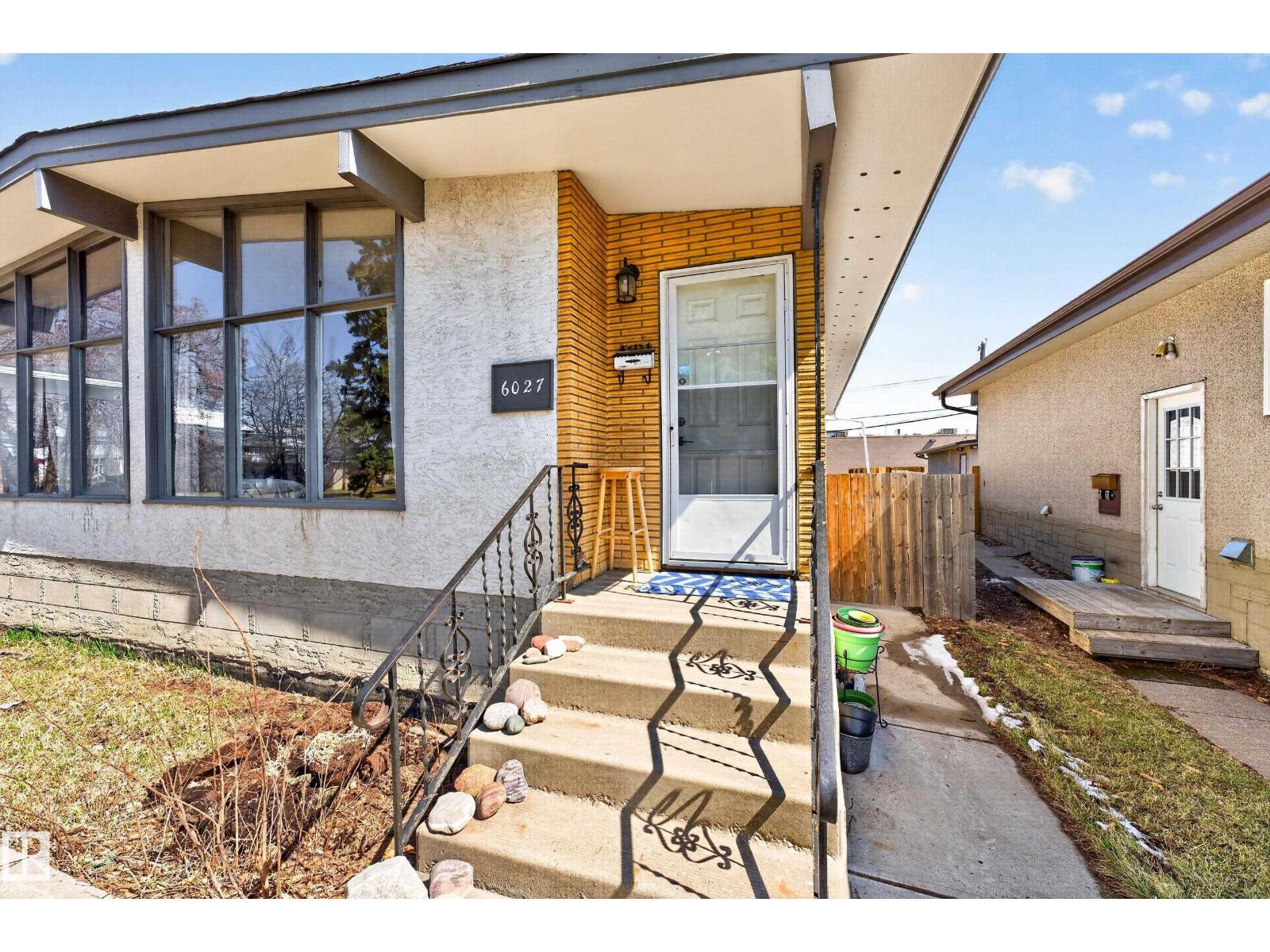 6027 6029 105 ST NW, Edmonton
