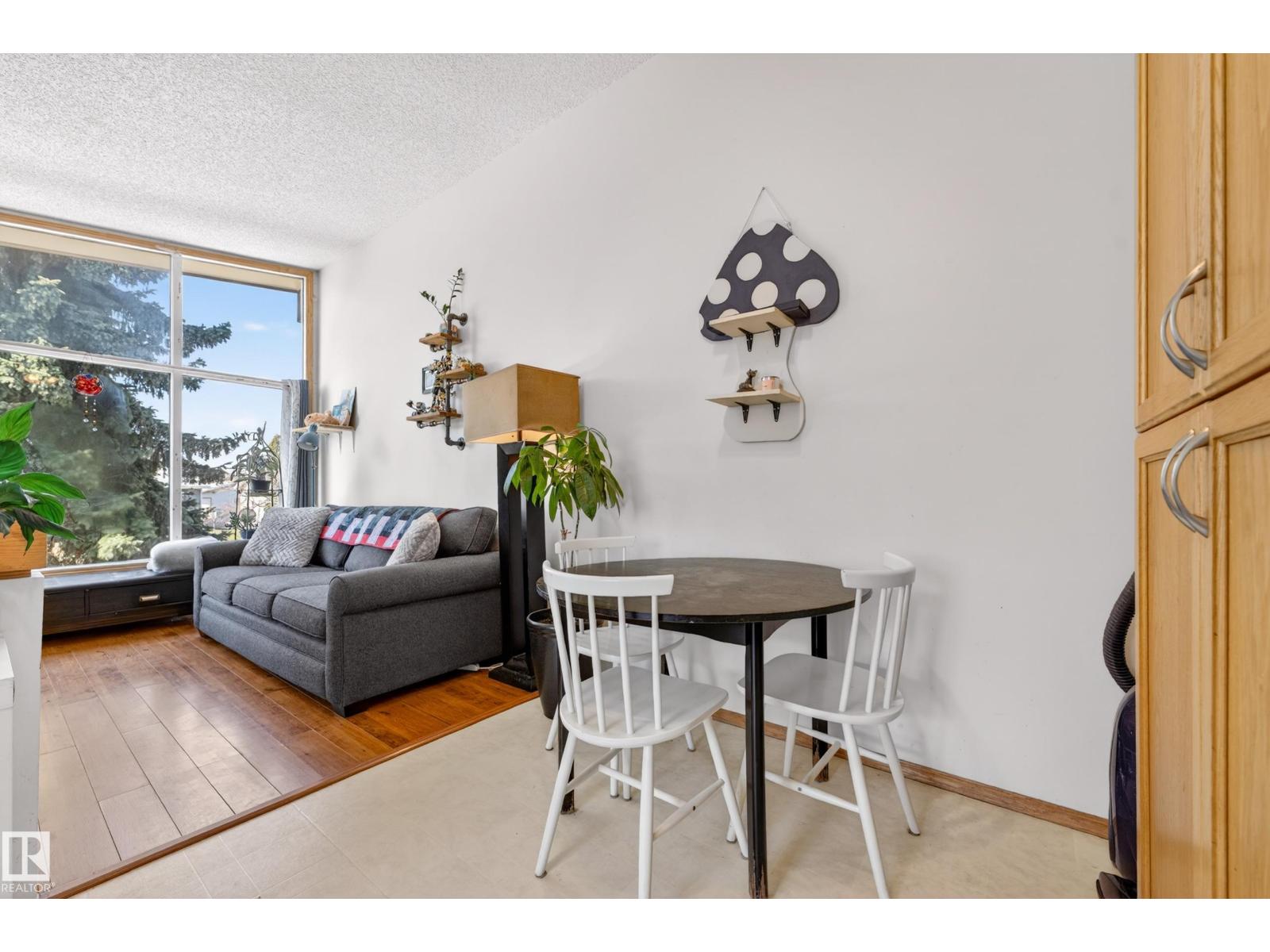 6027 6029 105 ST NW, Edmonton