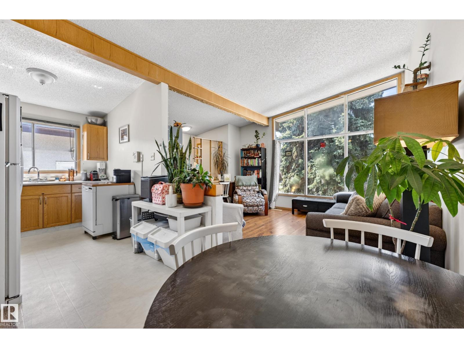 6027 6029 105 ST NW, Edmonton