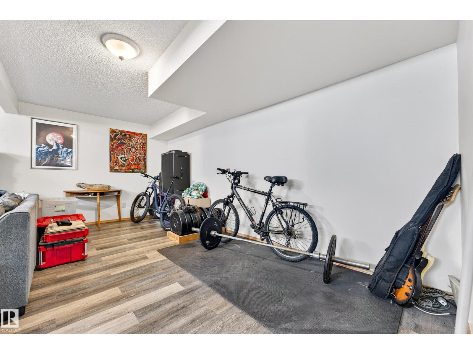 6027 6029 105 ST NW, Edmonton