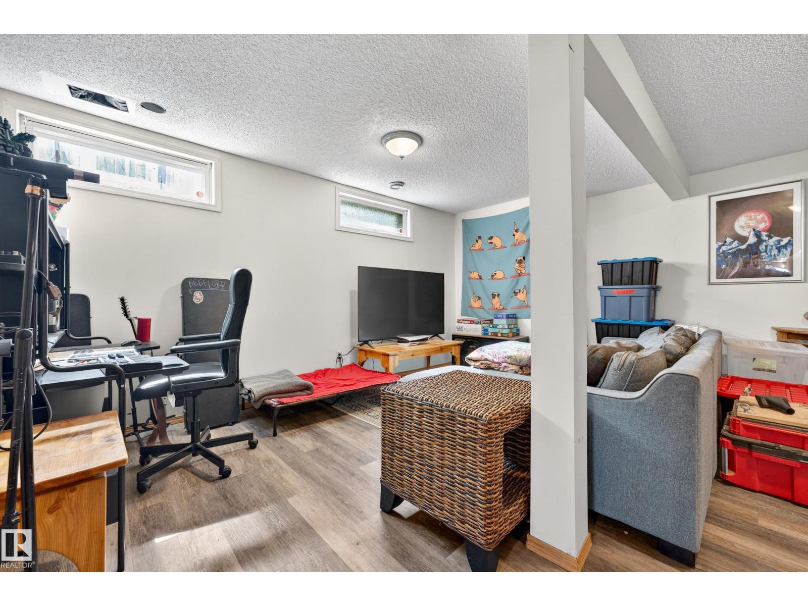 6027 6029 105 ST NW, Edmonton