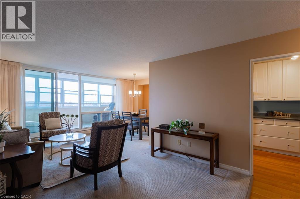 225 HARVARD Place Unit# 1408, Waterloo, Ontario, N2J4H4 — Photo 4