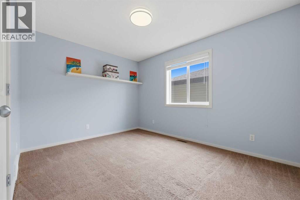 1198 Kingston Crescent SE — photo 19