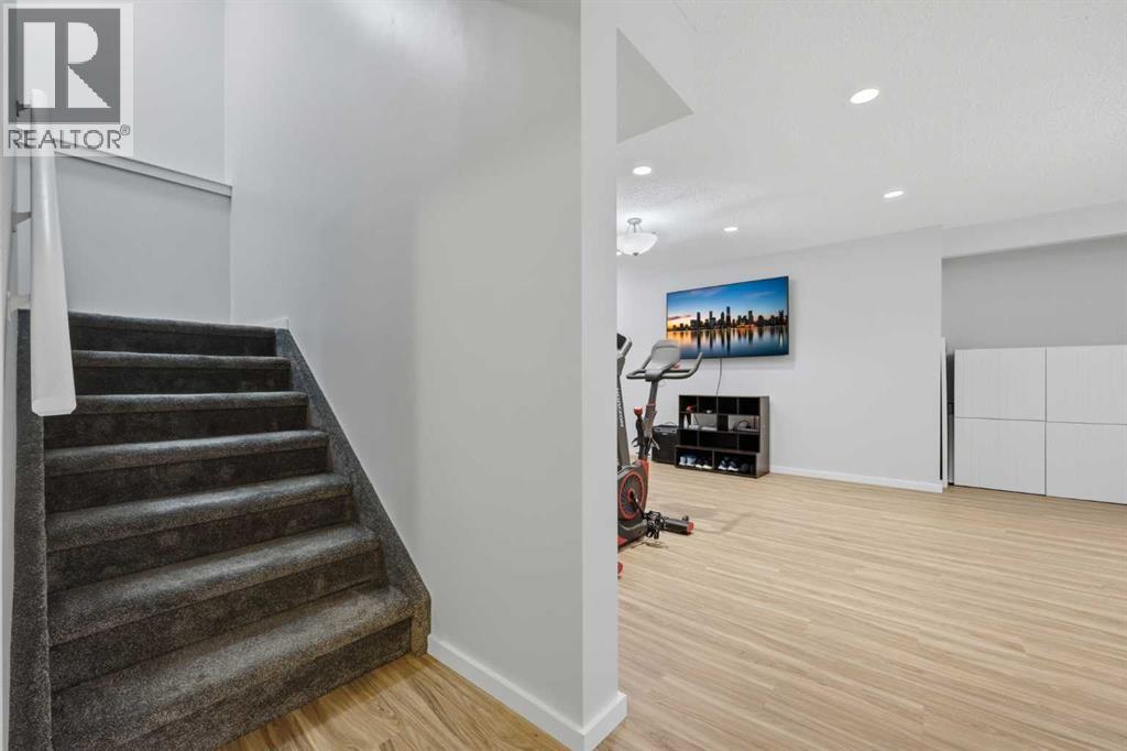 1198 Kingston Crescent SE — photo 31