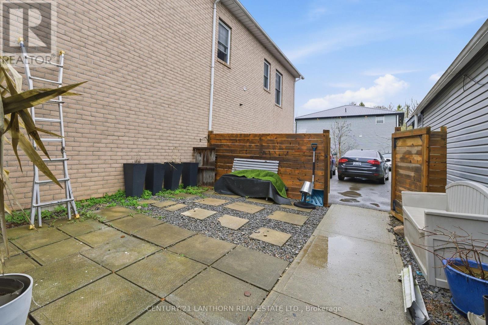 272 Wellington Main Street — photo 16