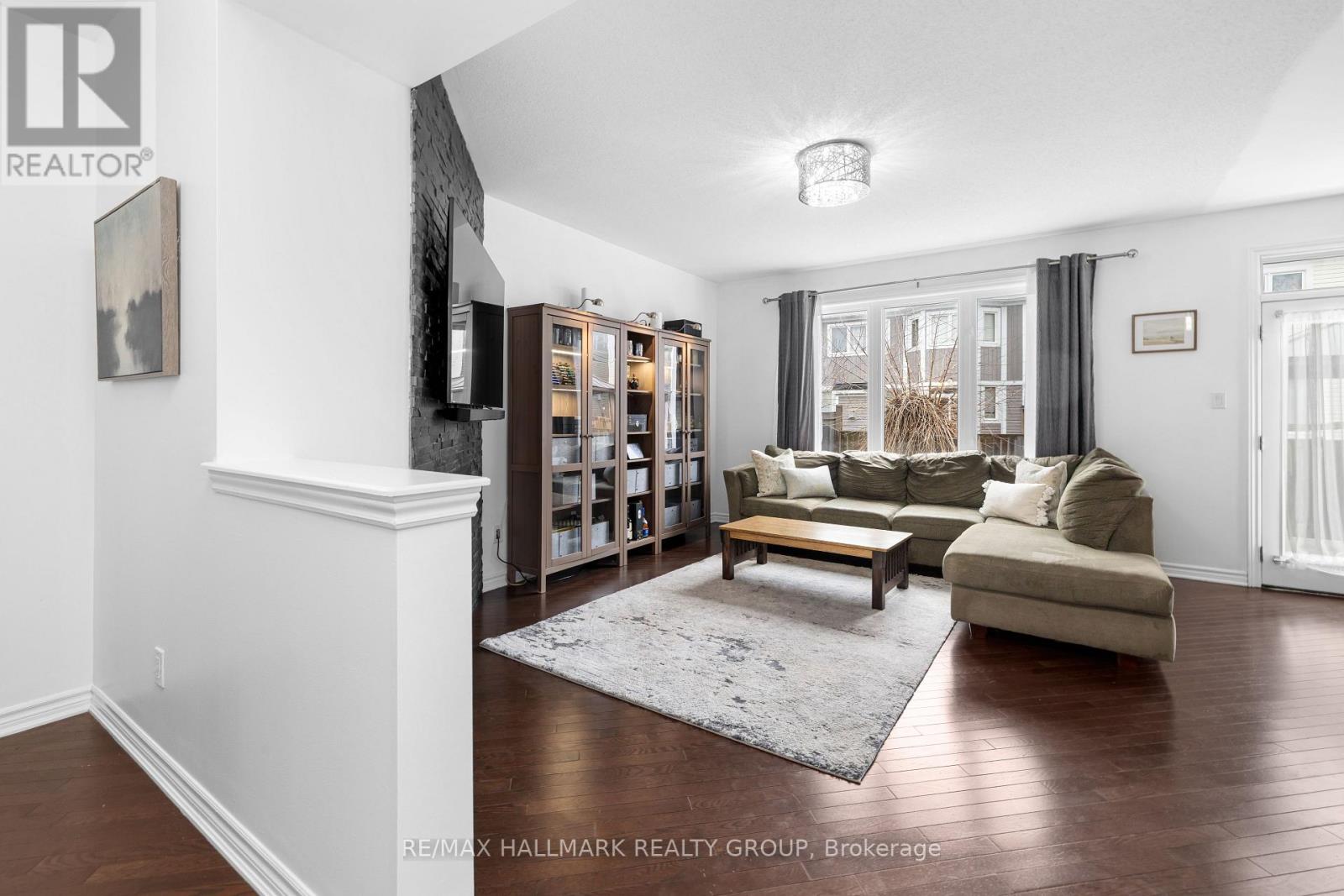 529 DUNDONALD DRIVE - 8