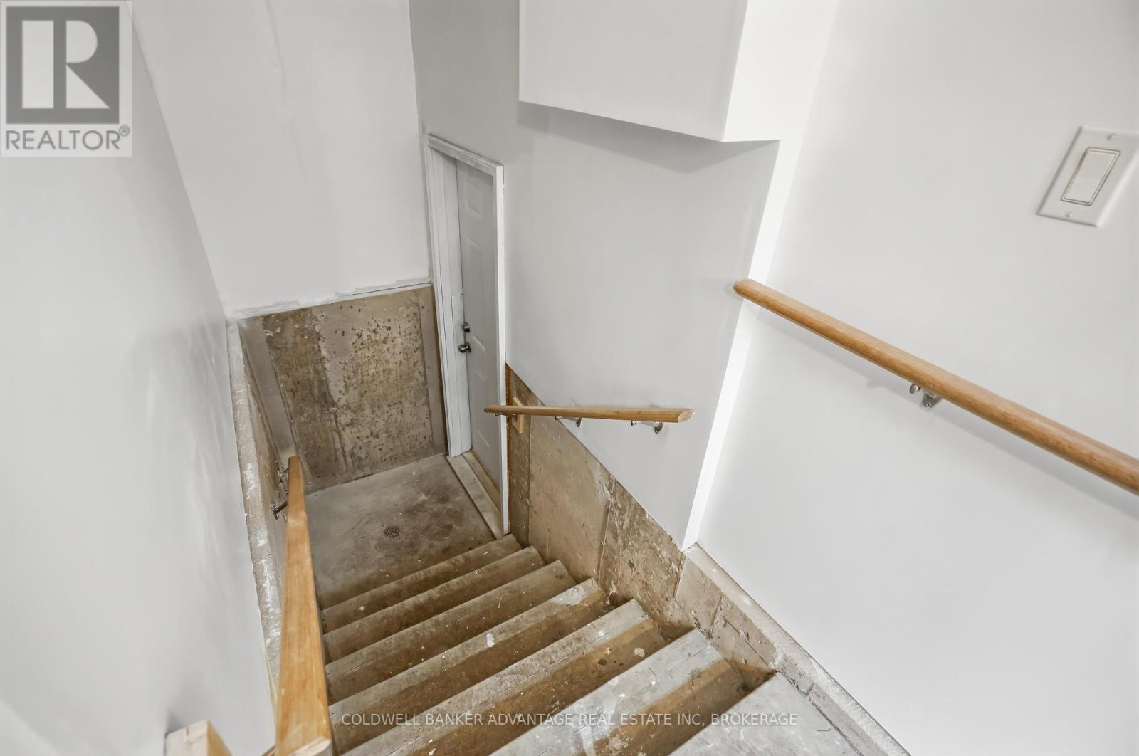3 ASCOT COURT - 25
