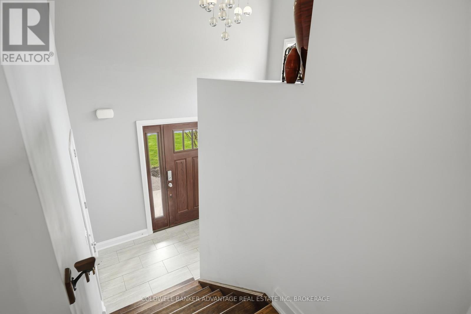 3 ASCOT COURT - 6